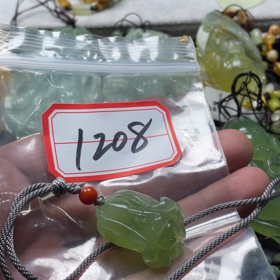 岫玉颈饰未镶嵌吊坠