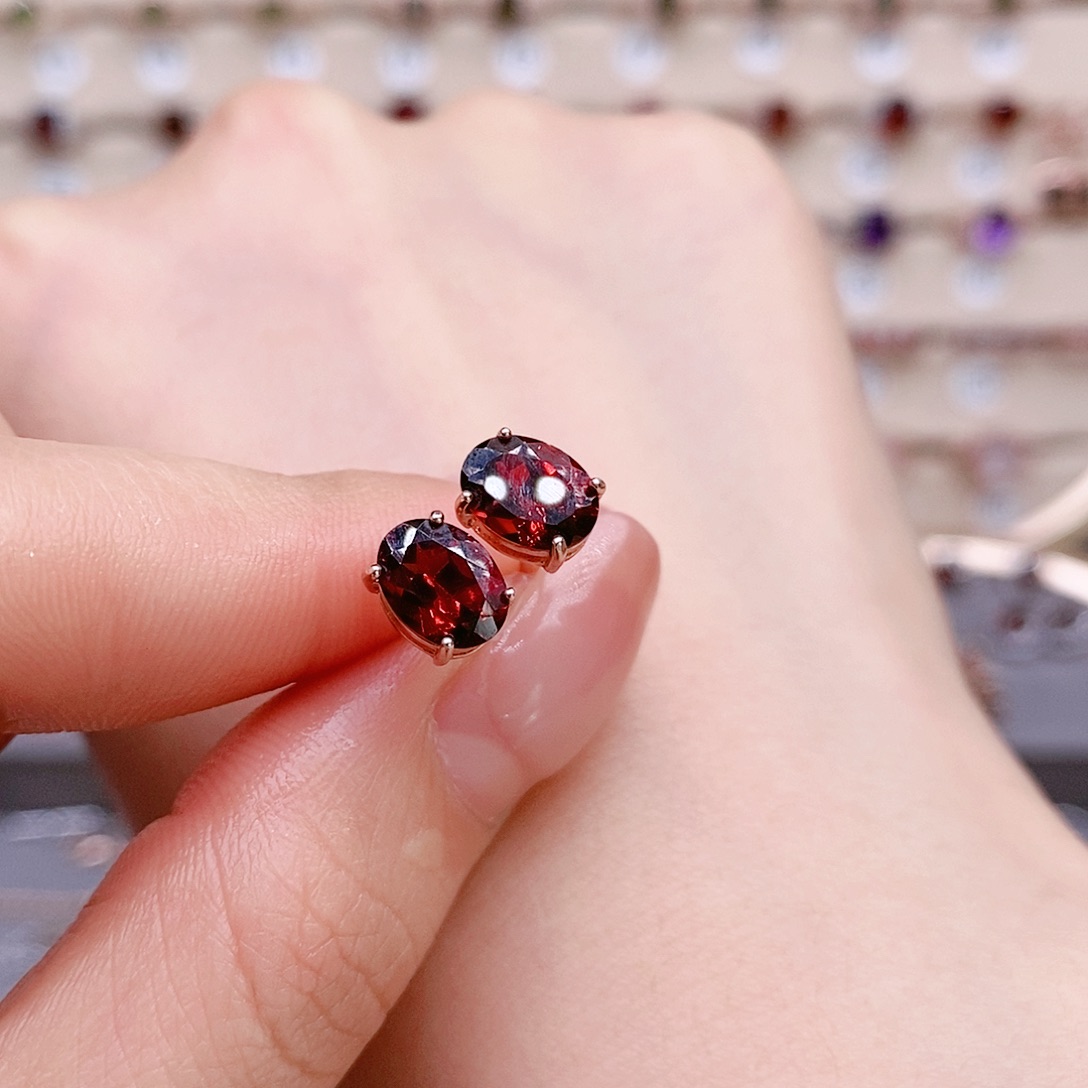 石榴石耳钉银S925镶嵌耳钉