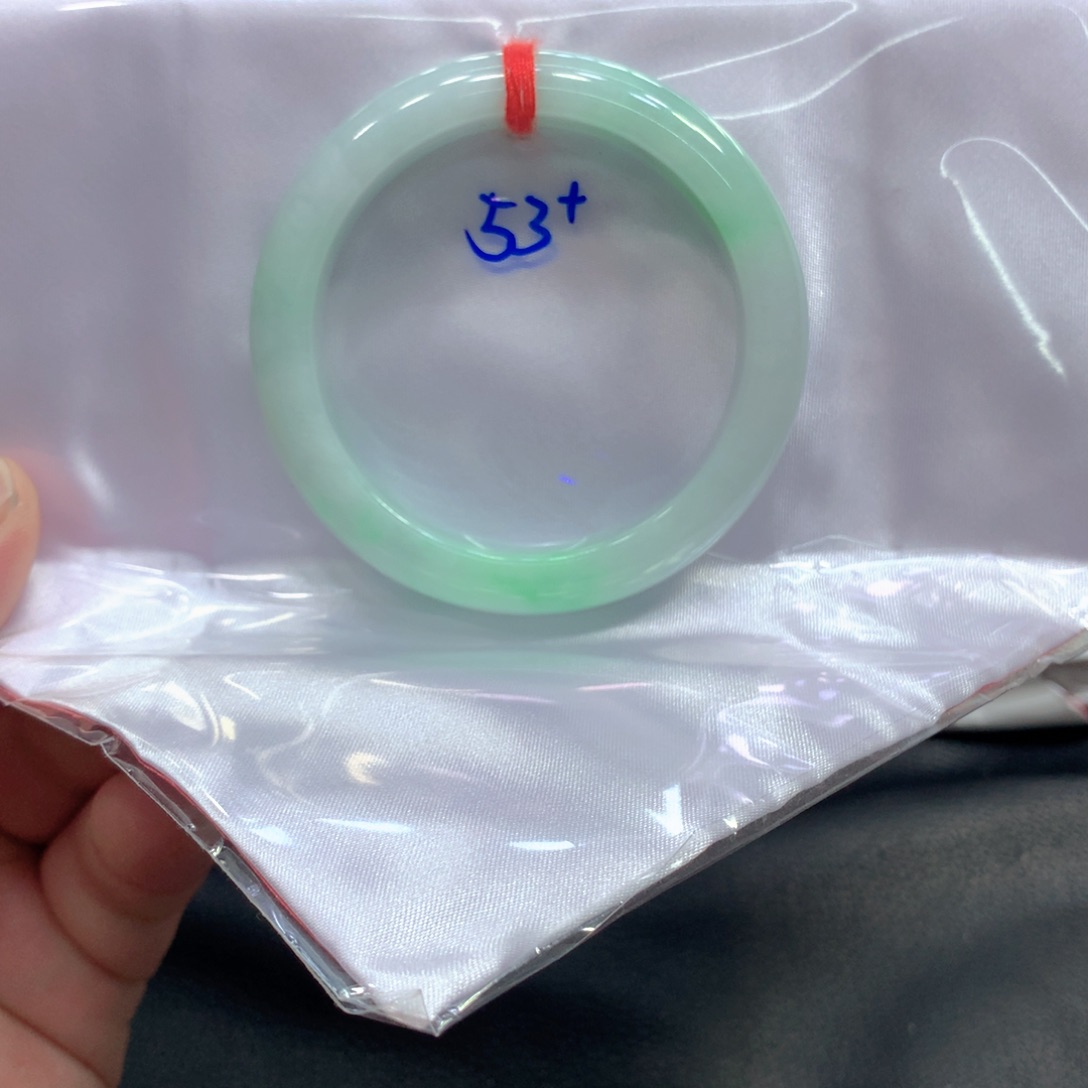 翡翠手镯未镶嵌翡翠手镯