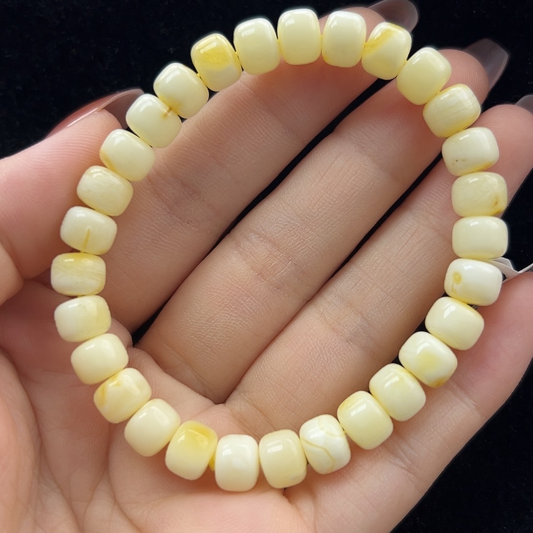 未镶嵌琥珀珠宝奇石