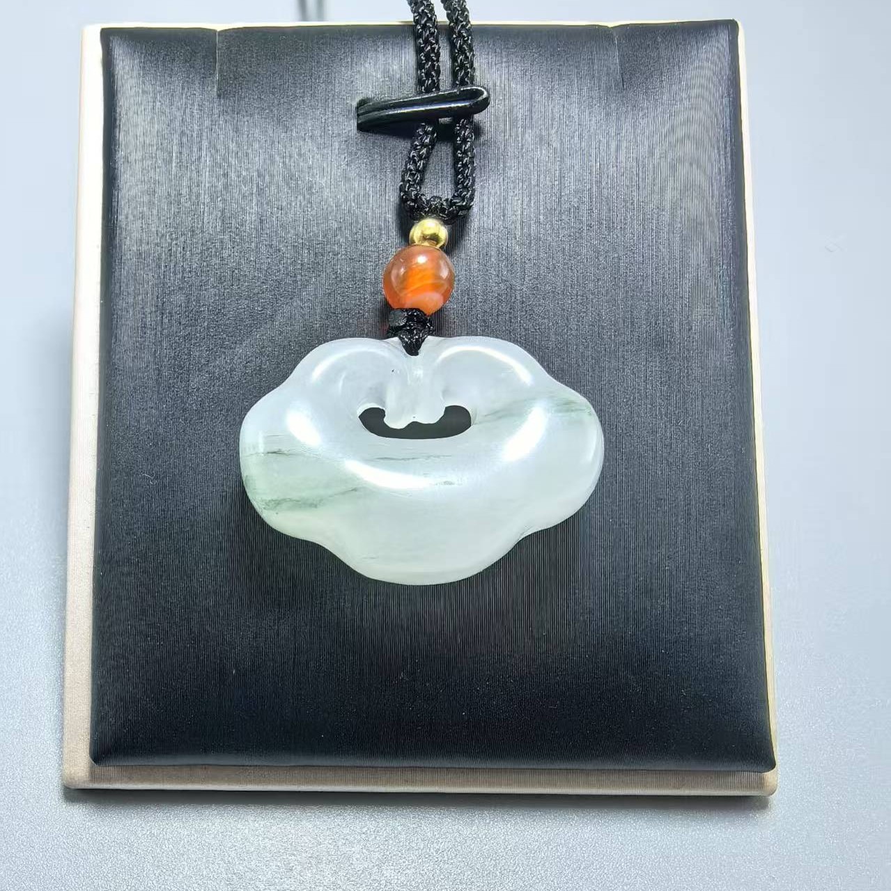 祥云锁天山翠飘花如意祥云吊坠22*30*8mm（多样性发其一）