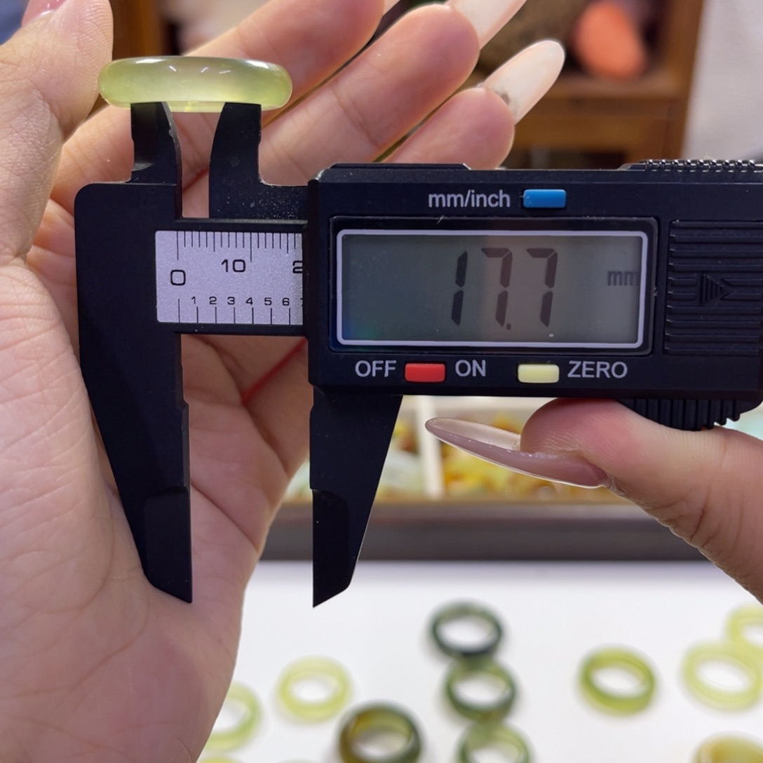 蛇纹石玉未镶嵌手镯55