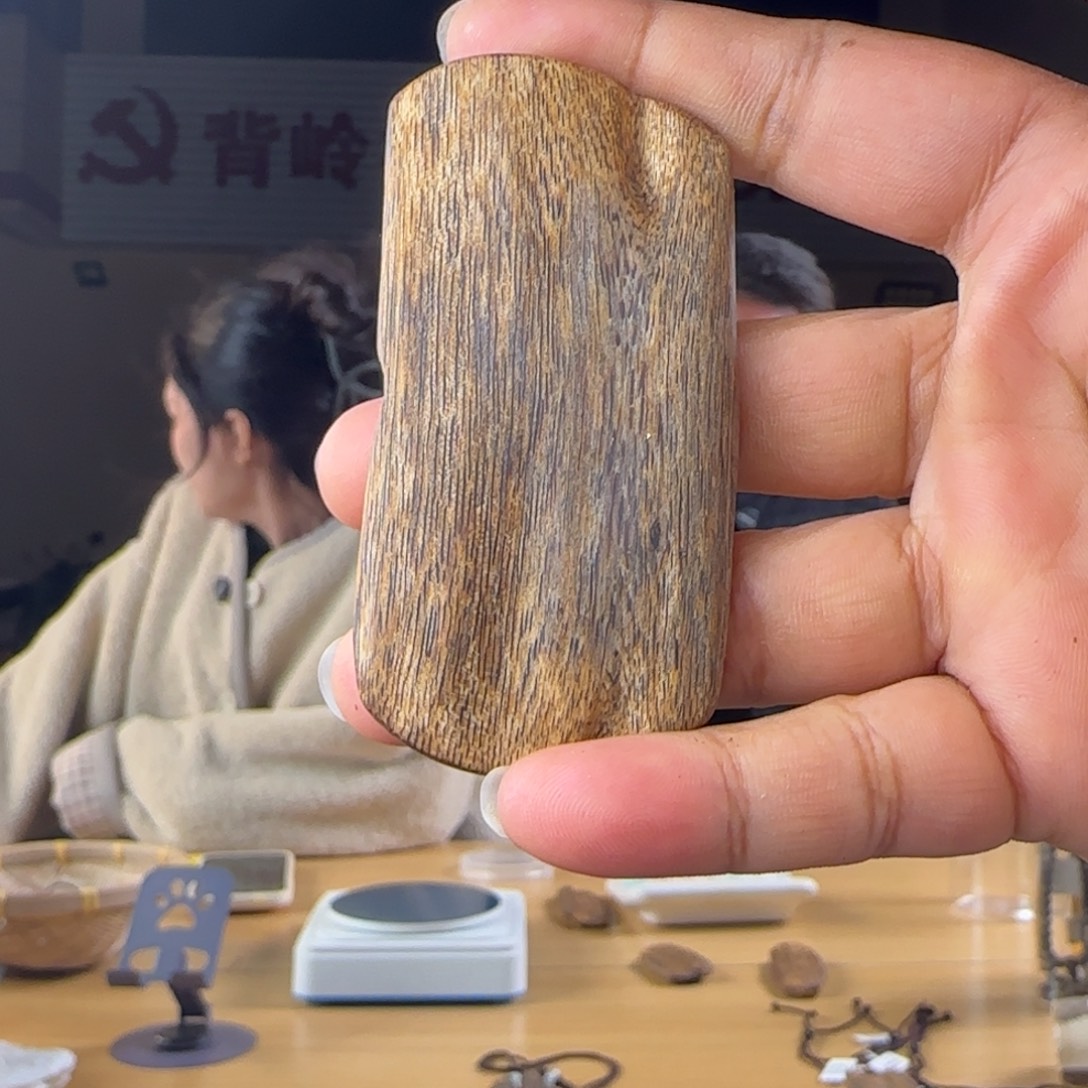 沉香沉香碎屑棋楠手把件13克