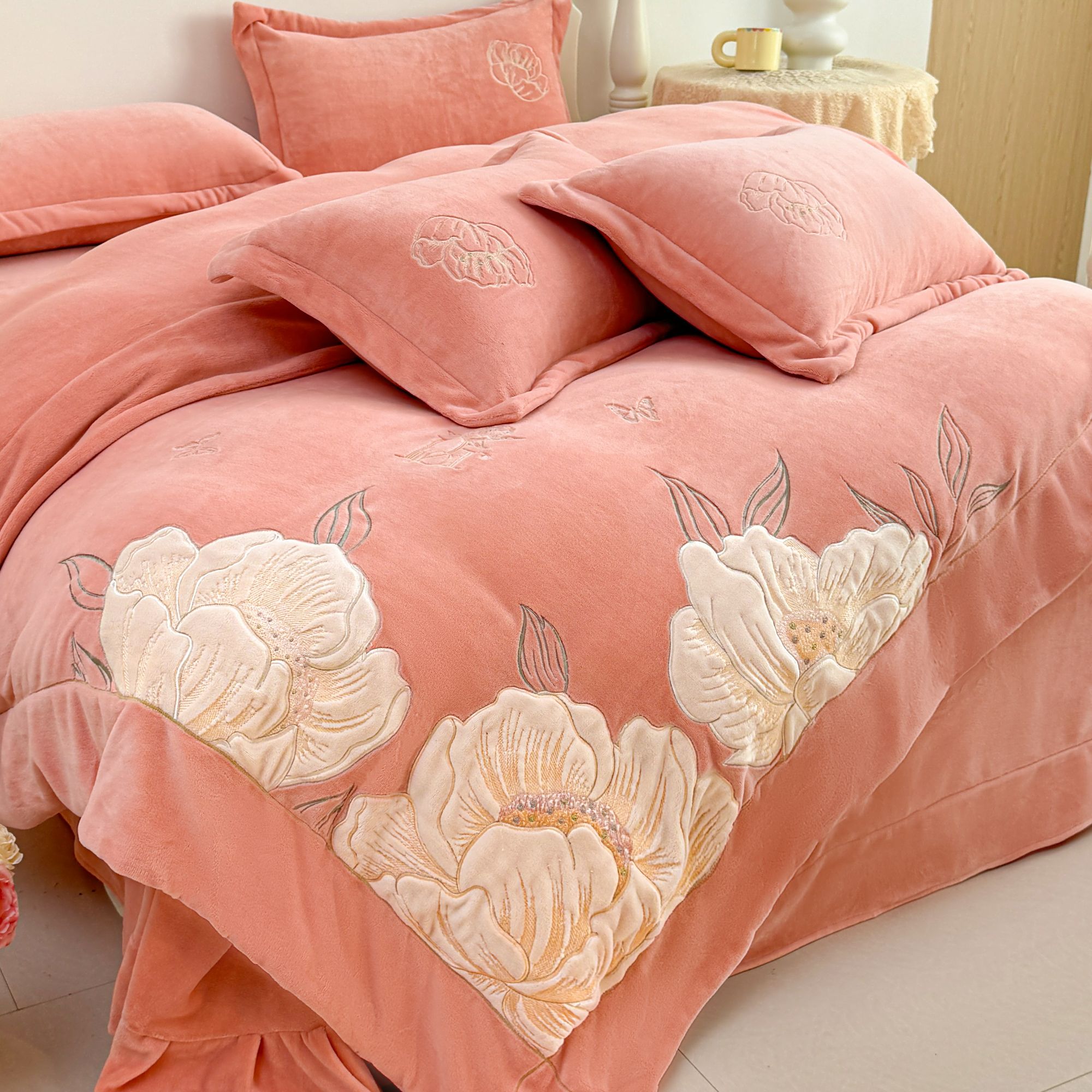 【朱丽叶】橙玉加厚贴布绣花牛奶绒四件套绒被套简约柔软被罩床单