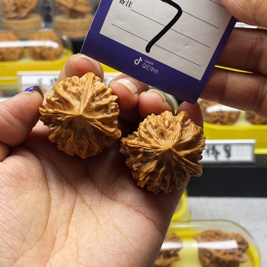 文玩核桃把件三棱