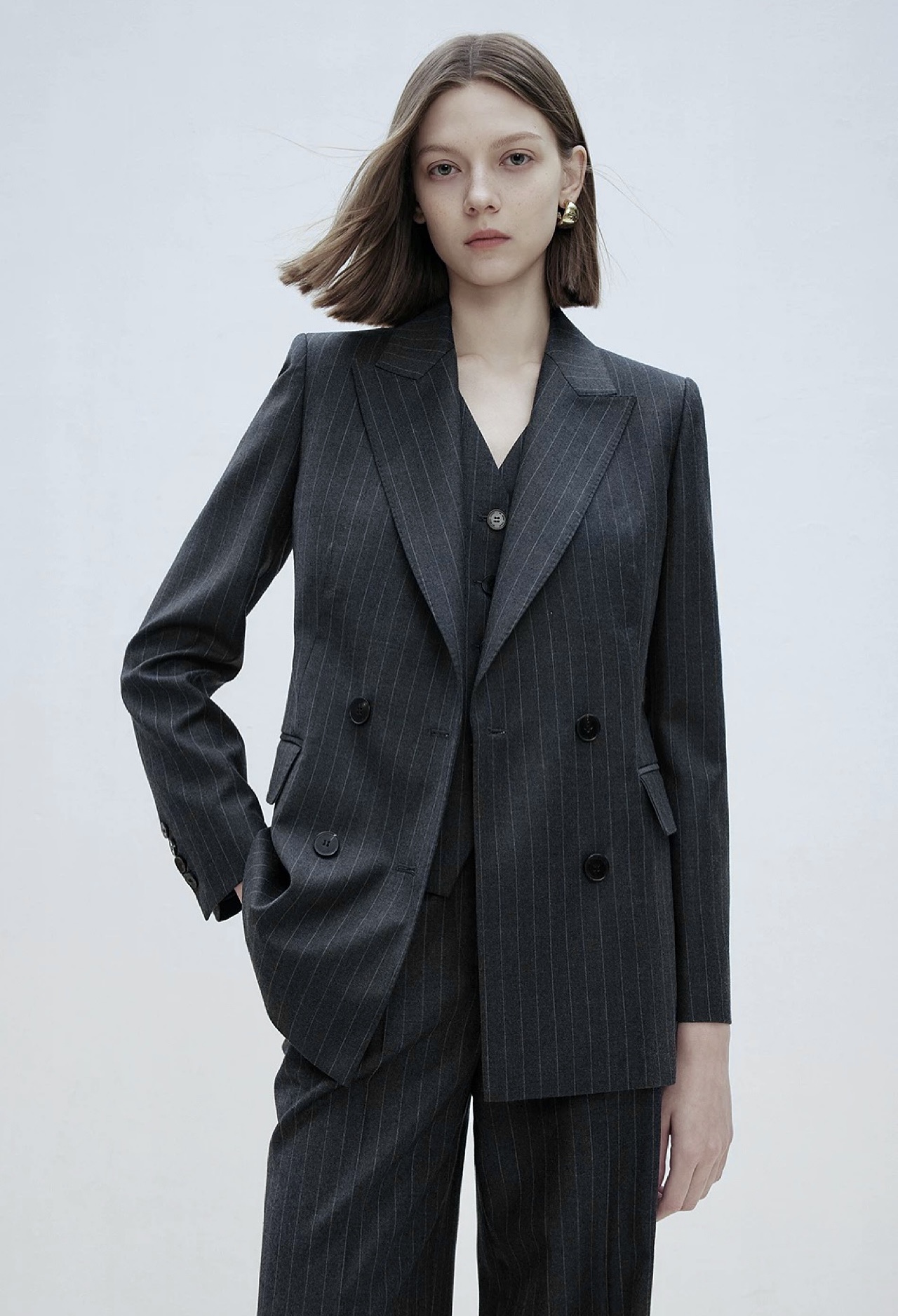 藏青条纹双排扣西装套装， 职业时尚女神范洋气修身收腰气质西装