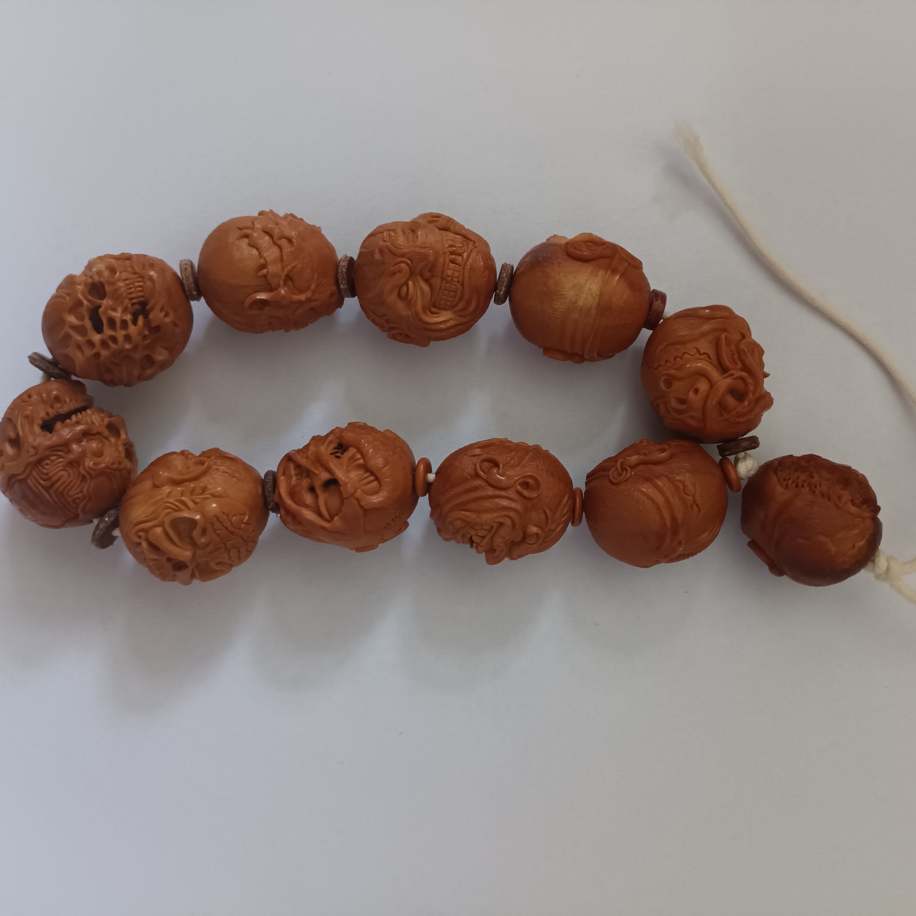 橄榄核雕刻手串配饰