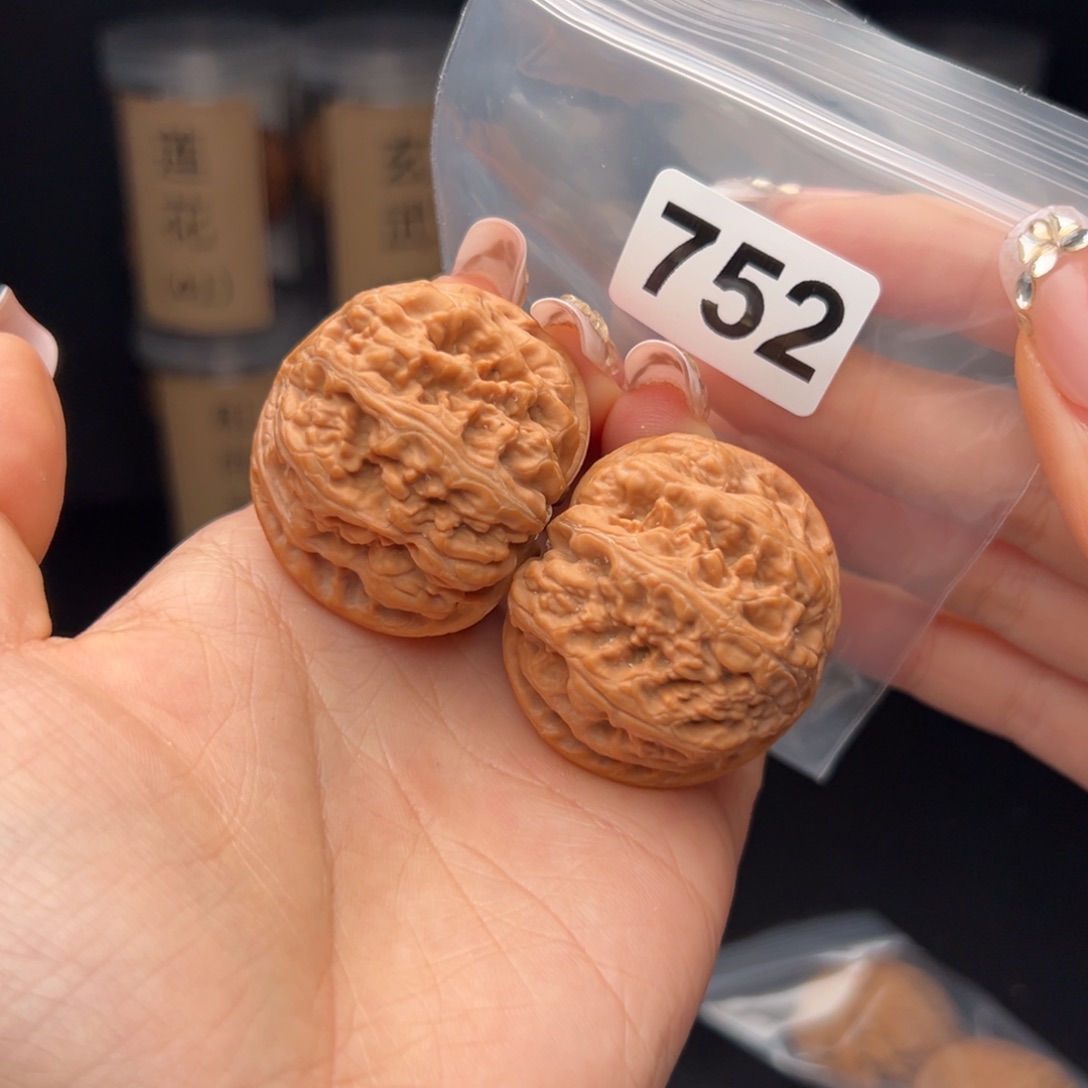 阳***孩文玩核桃吊坠大粗筋