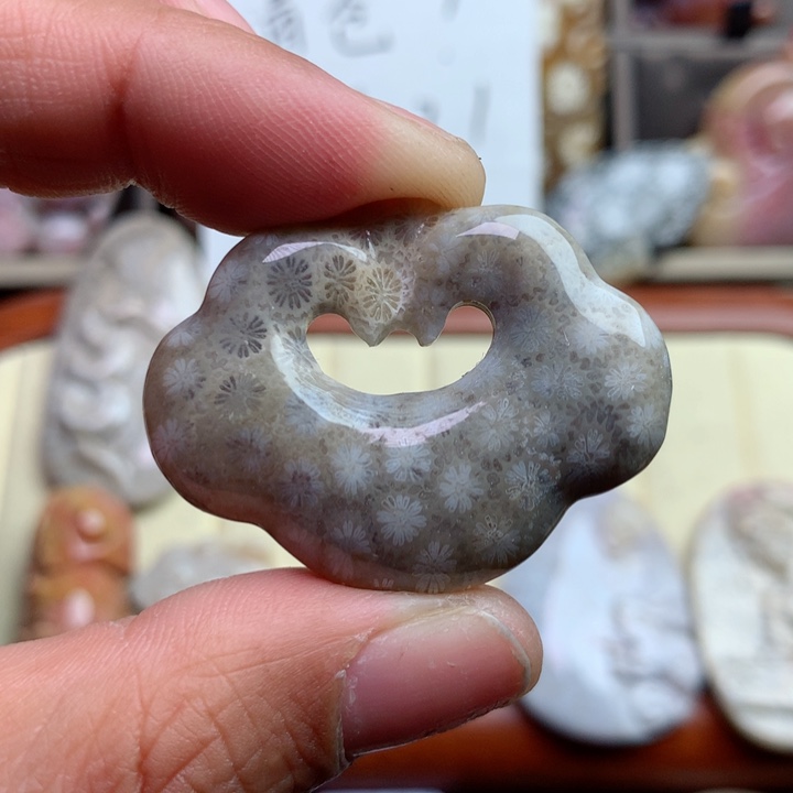 硅化珊瑚（珊瑚玉）颈饰未镶嵌