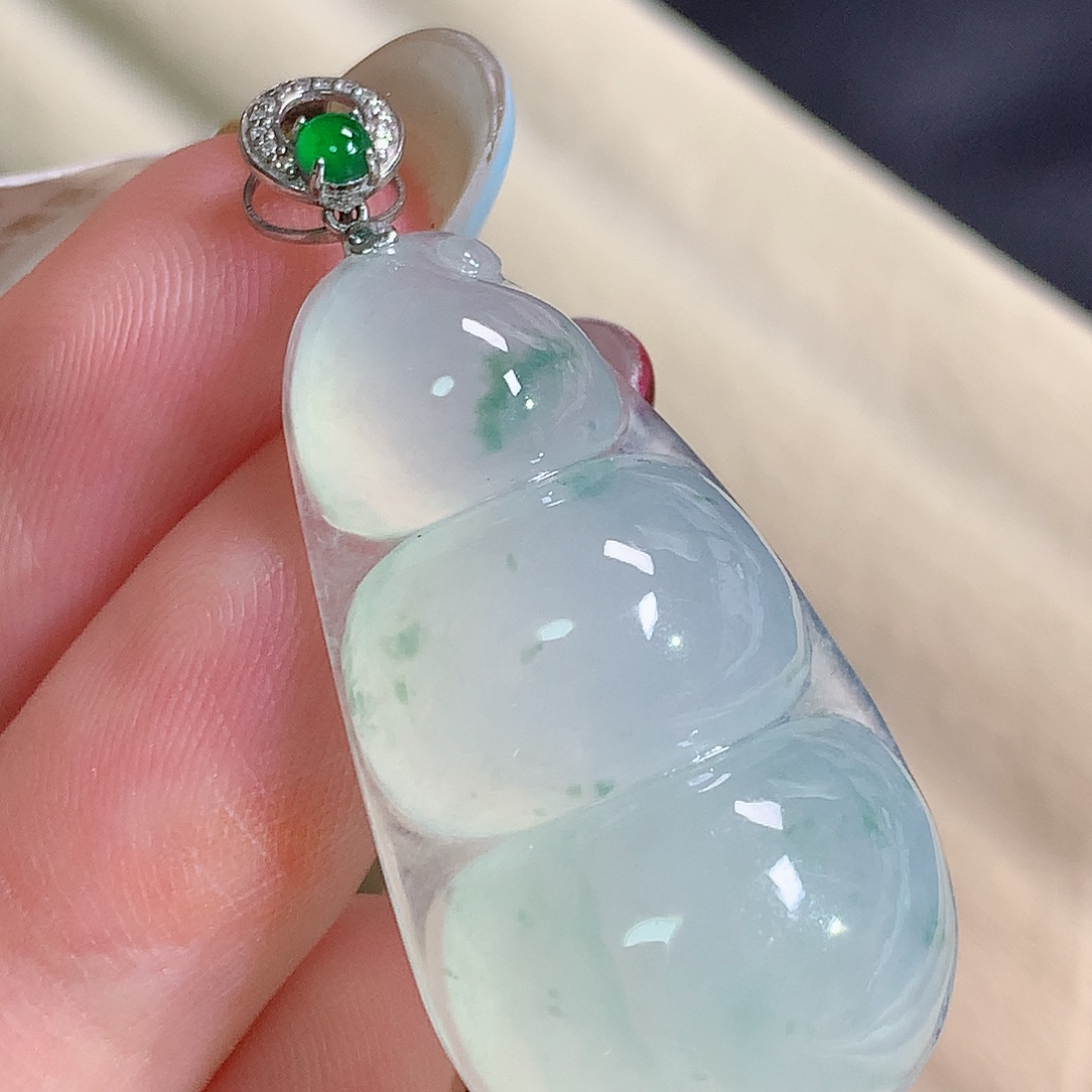 翡翠18K金镶嵌颈饰豆子