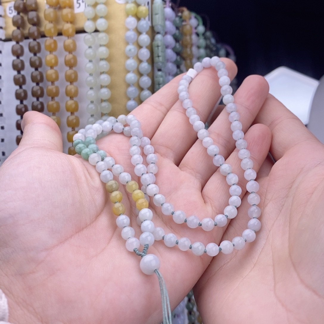 翡翠颈饰未镶嵌墨**城