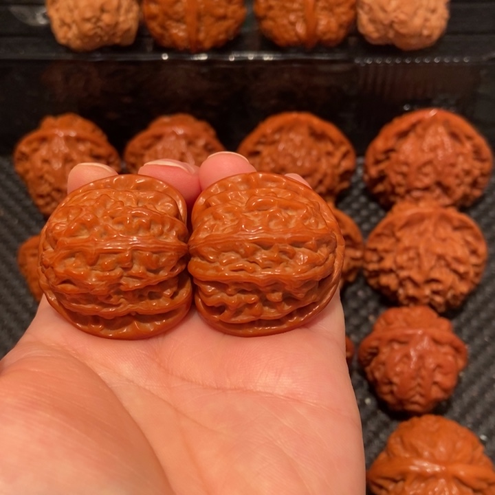 刺***把件文玩核桃36.5尺寸白狮子1945