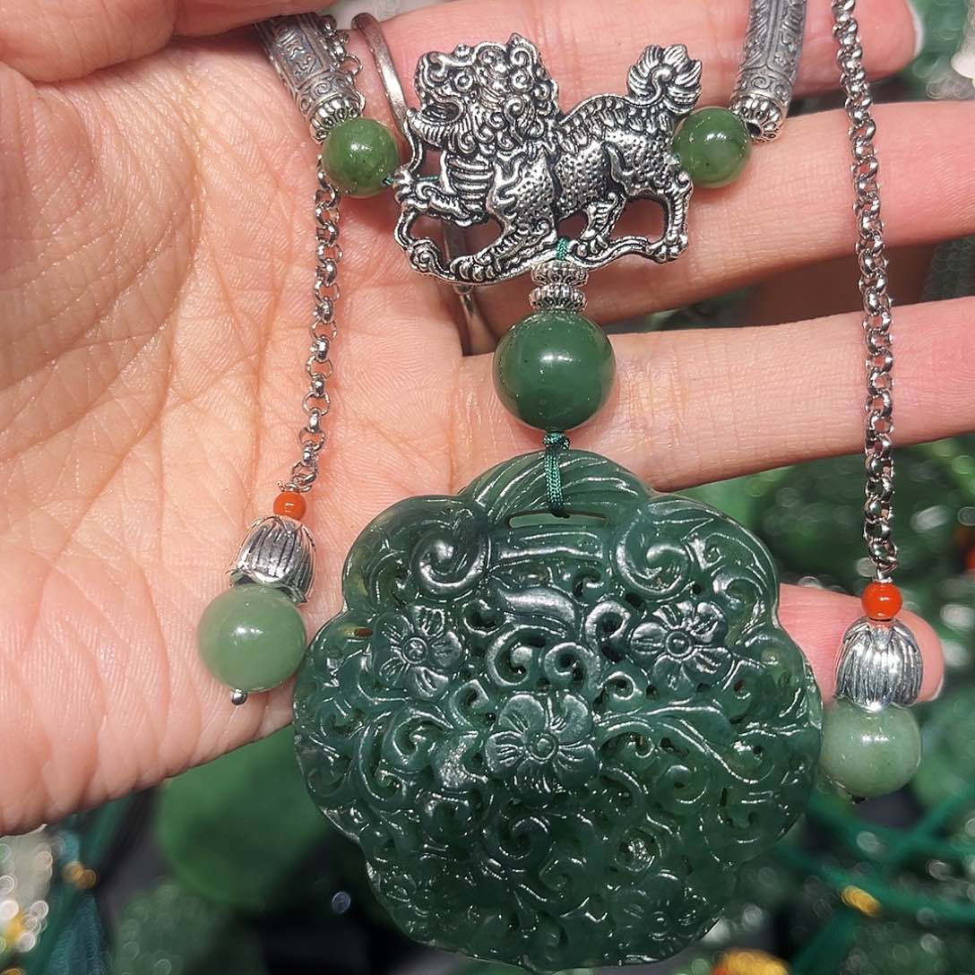 颈饰未镶嵌和田玉（糖玉）