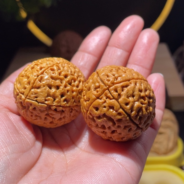 桃核把件四瓣金刚菩提