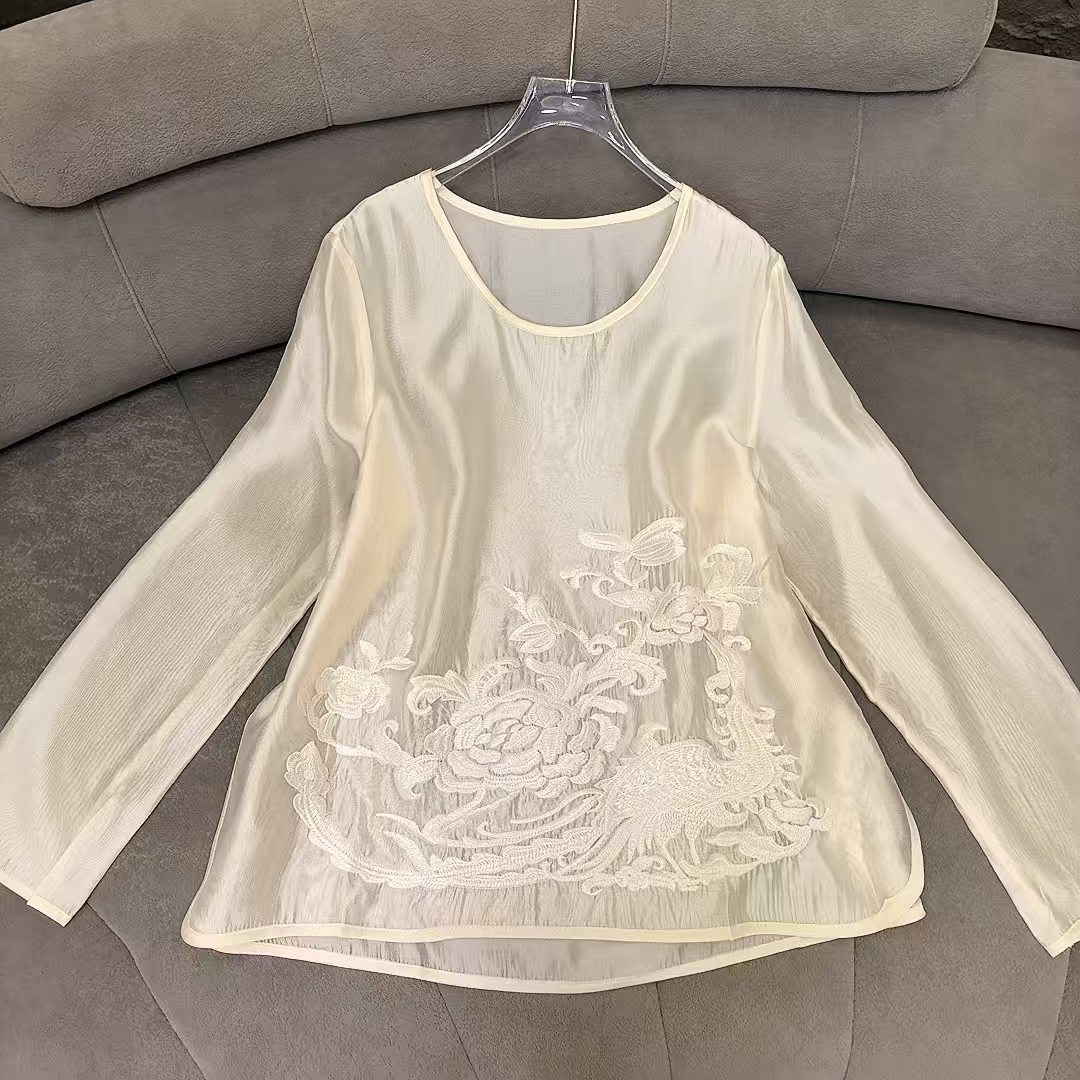 深圳南油乐总-5208-春夏新款洋气减龄遮肉显瘦刺绣衫