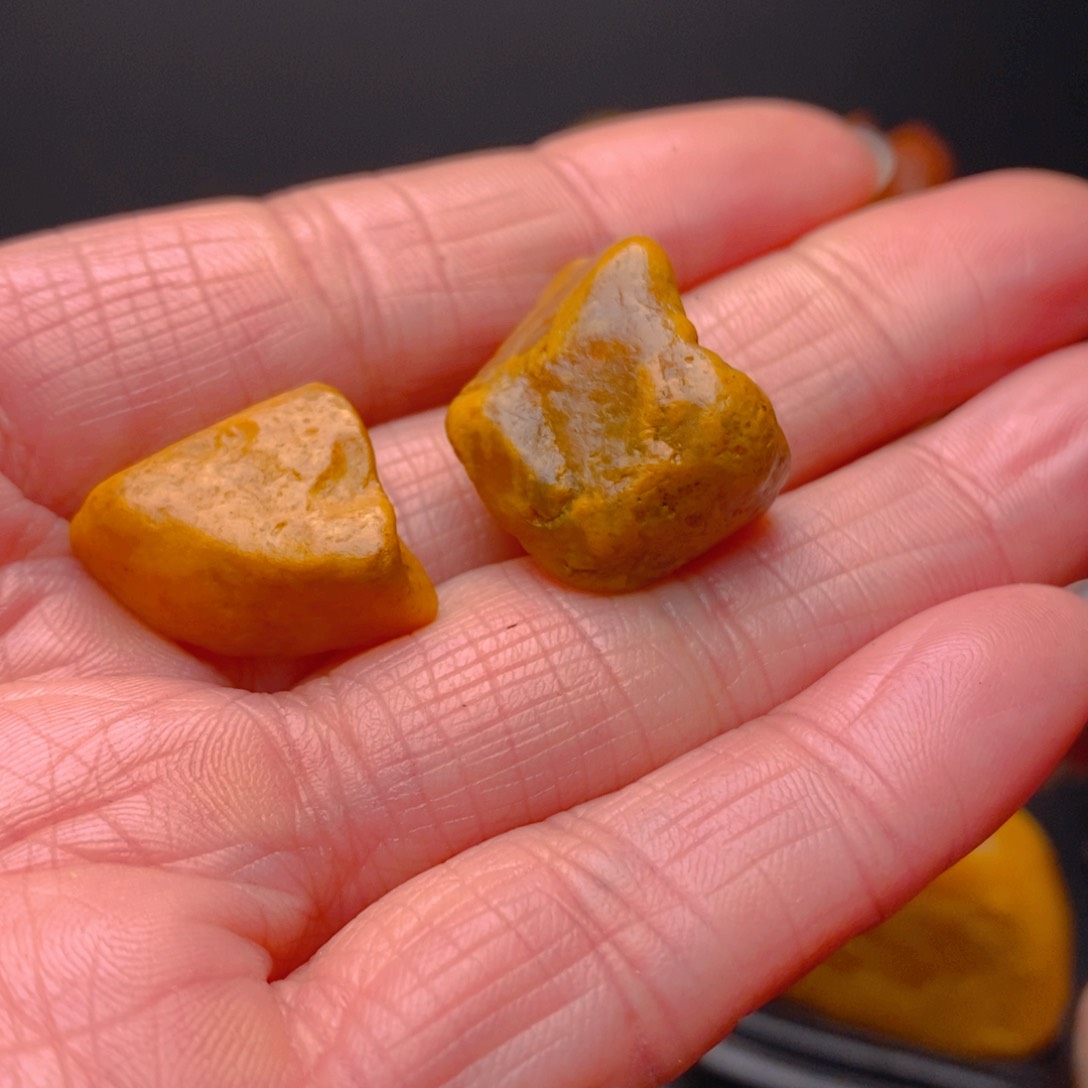 田黄石?***。田黃石原石二颗