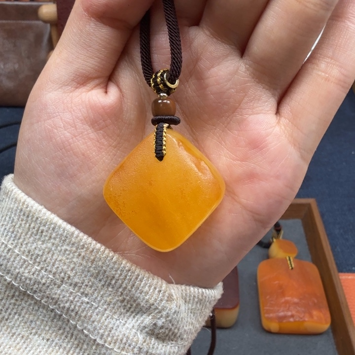 蜜蜡未镶嵌吊坠(赠链)