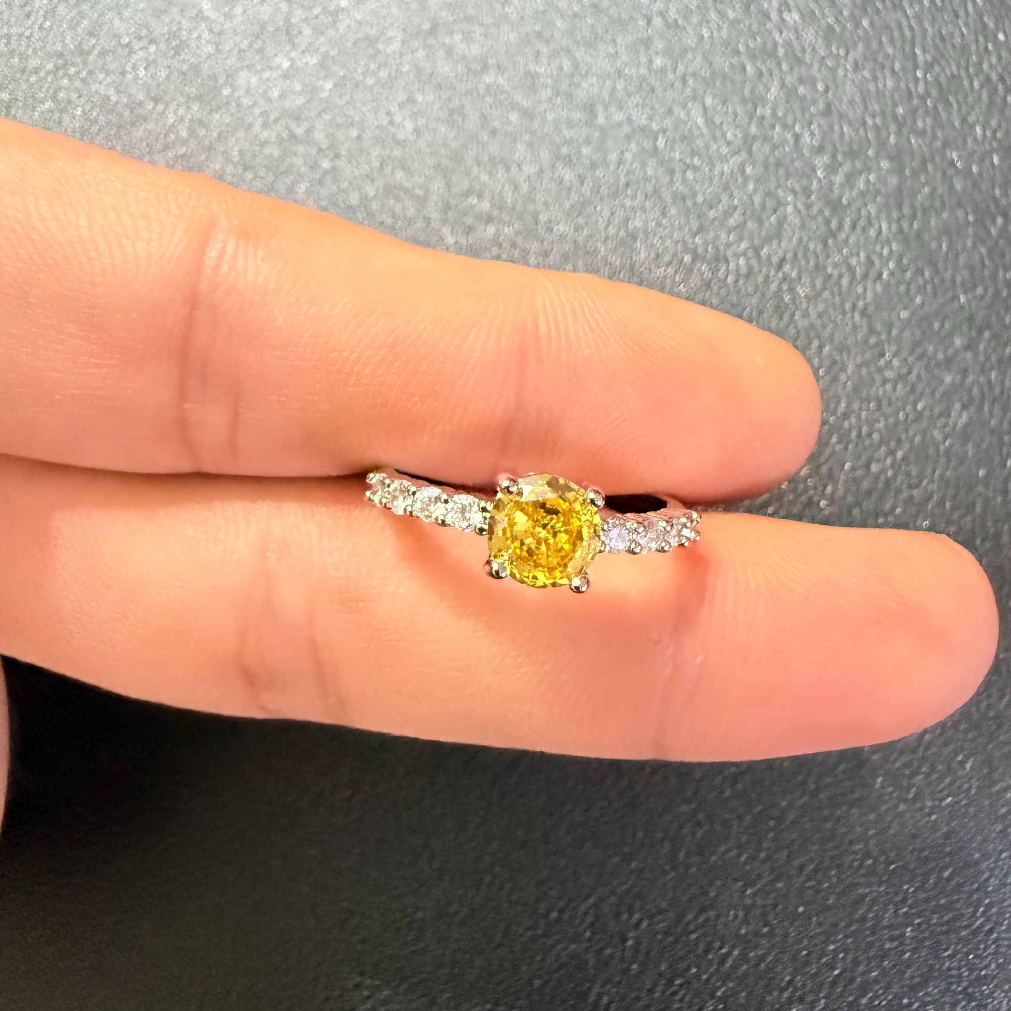  矿区高订-时尚轻奢-金丝雀高碳-合金戒指-004