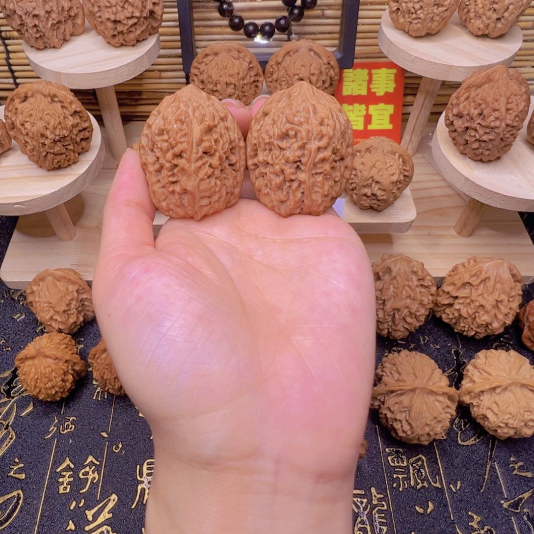 桃核吊坠蒜头37手把件