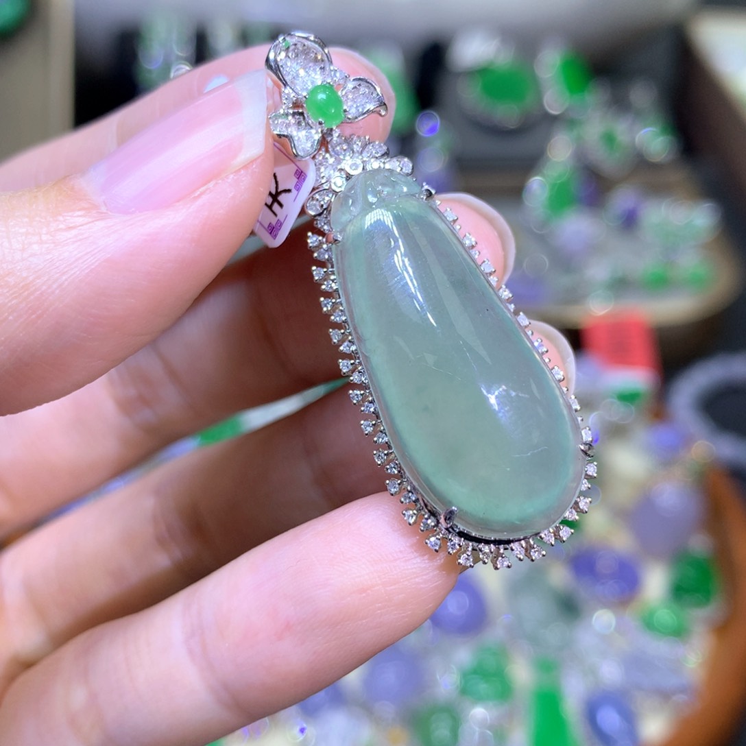 【闪购商品】翡翠颈饰18K金镶嵌翡翠吊坠项链