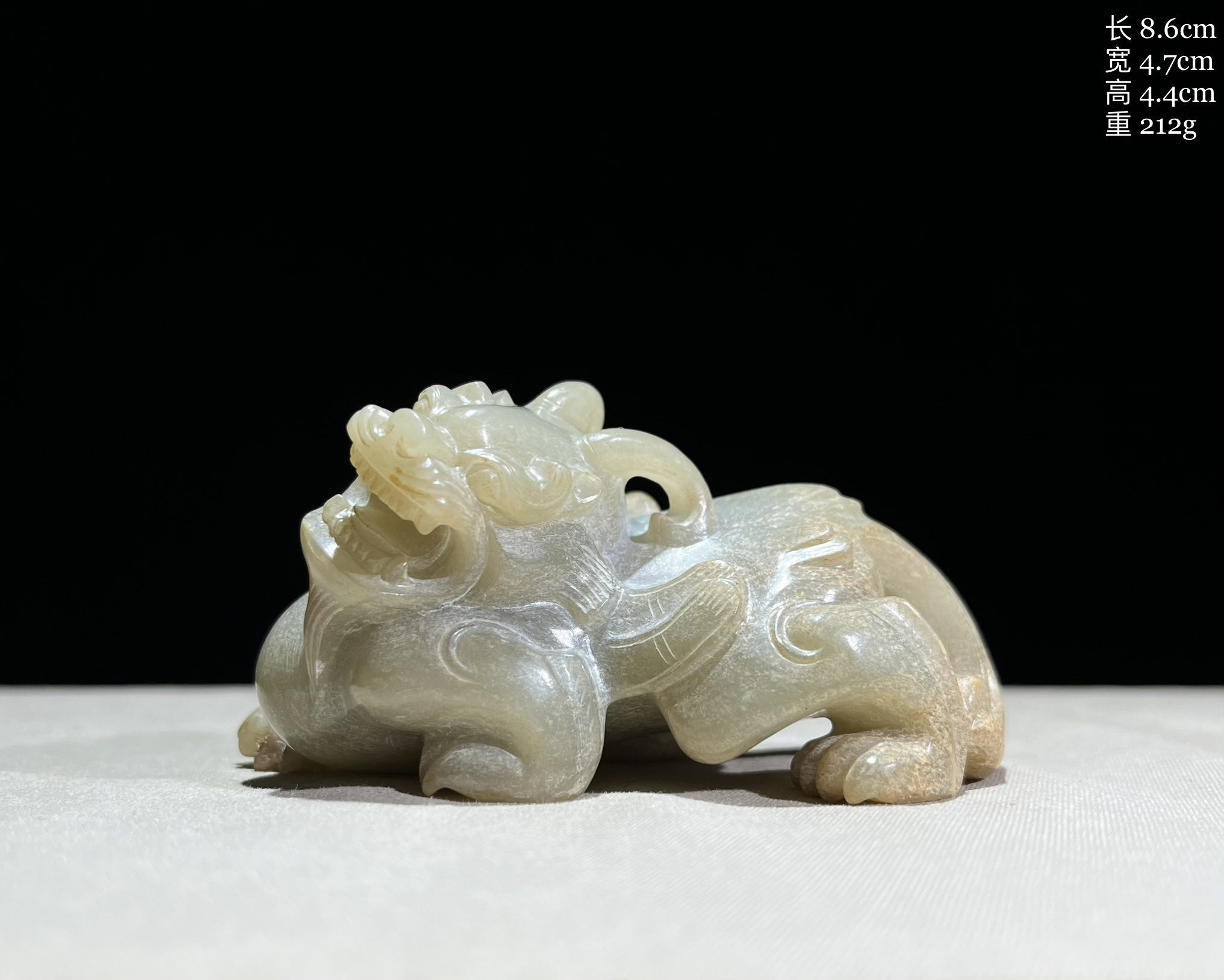 和田玉圆雕瑞兽摆件手把件