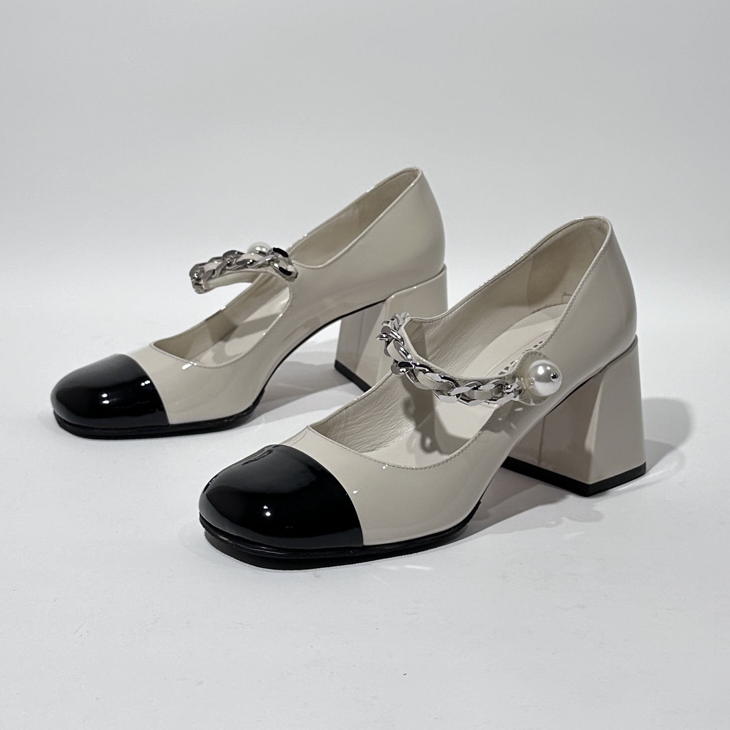 95新 MIU MIU/缪缪 35码 黑白时尚粗跟玛丽珍鞋/WX80288