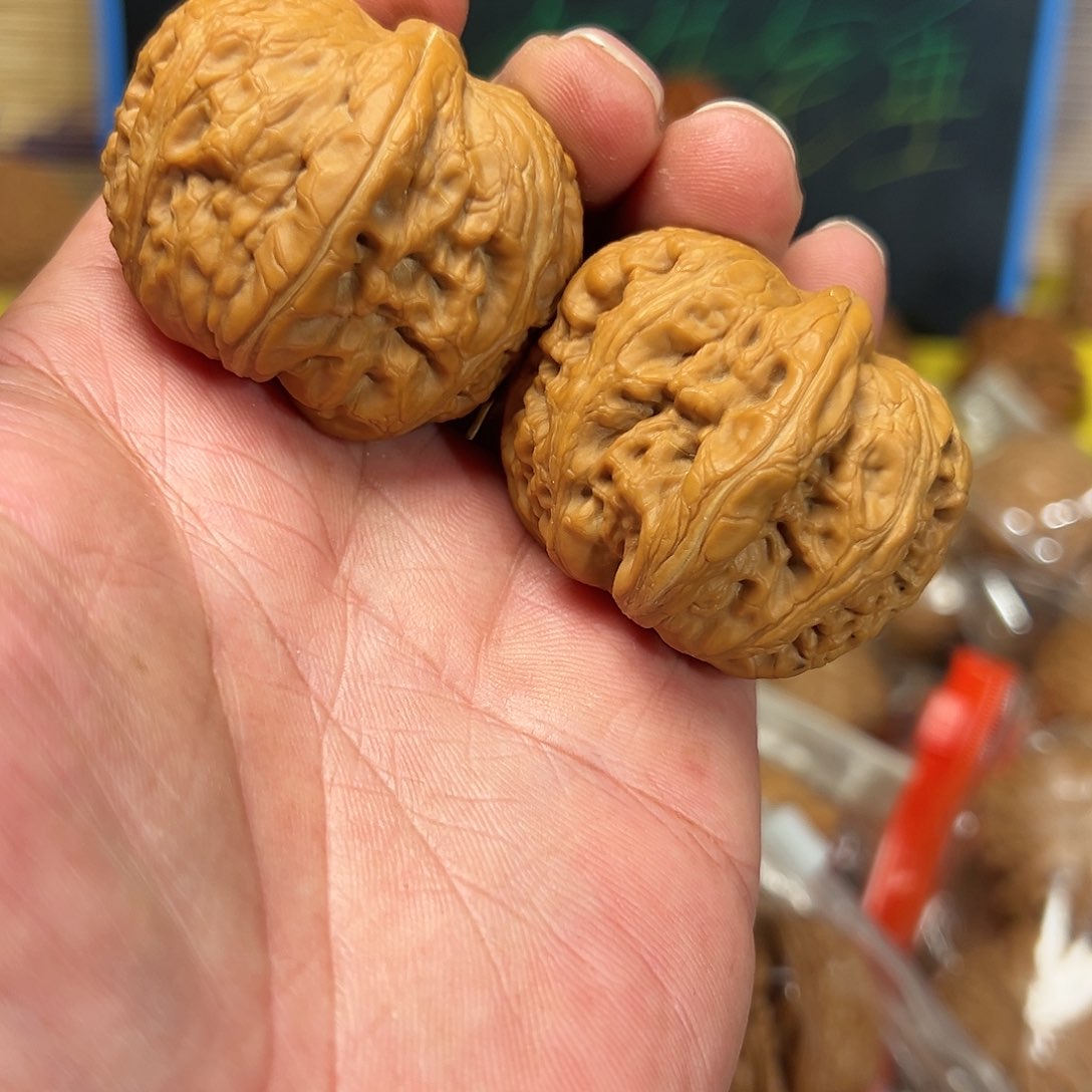 桃核吊坠阿**尼元宝核桃