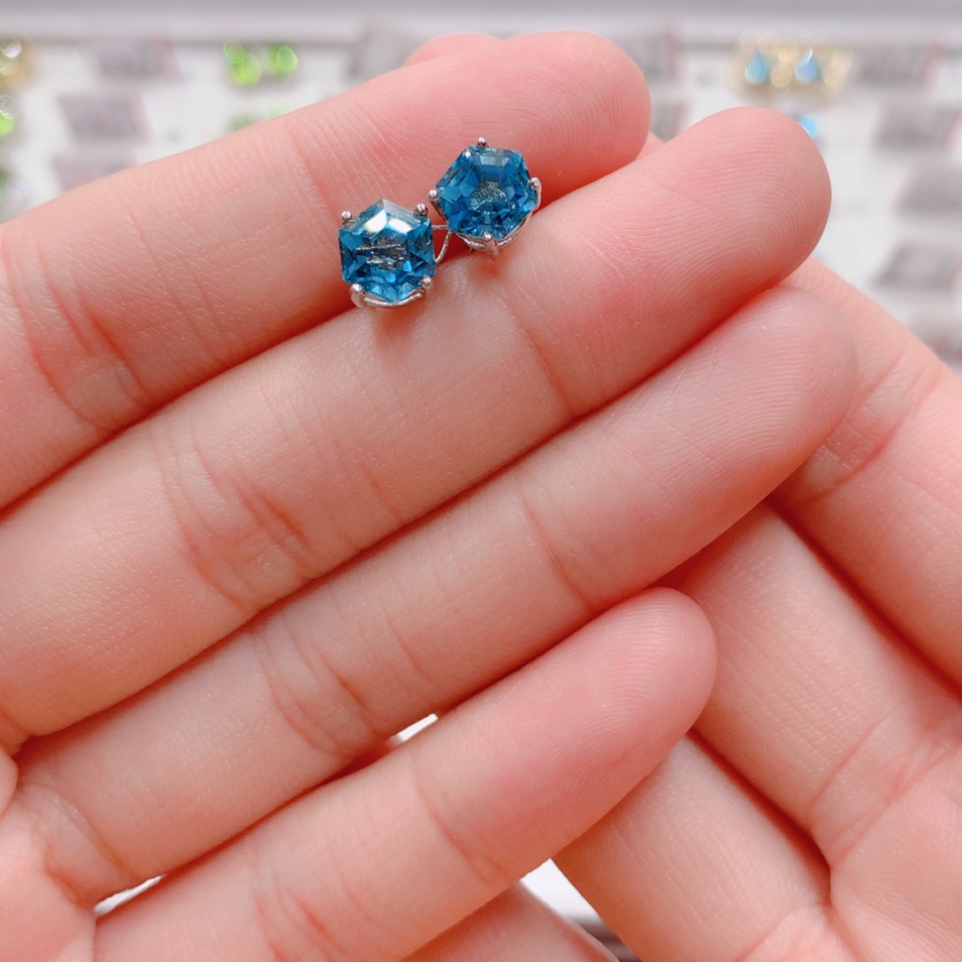 银S925镶嵌耳钉托帕石