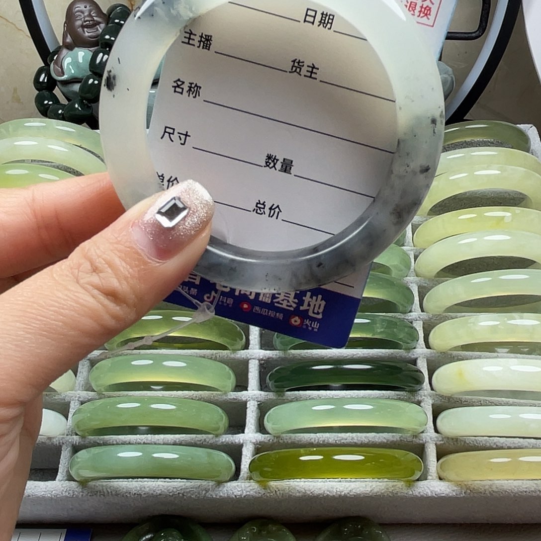 蛇纹石玉未镶嵌手镯微瑕