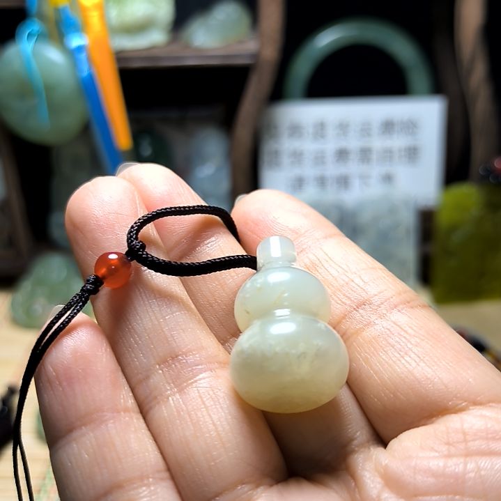 s***y蛇纹石玉未镶嵌颈饰