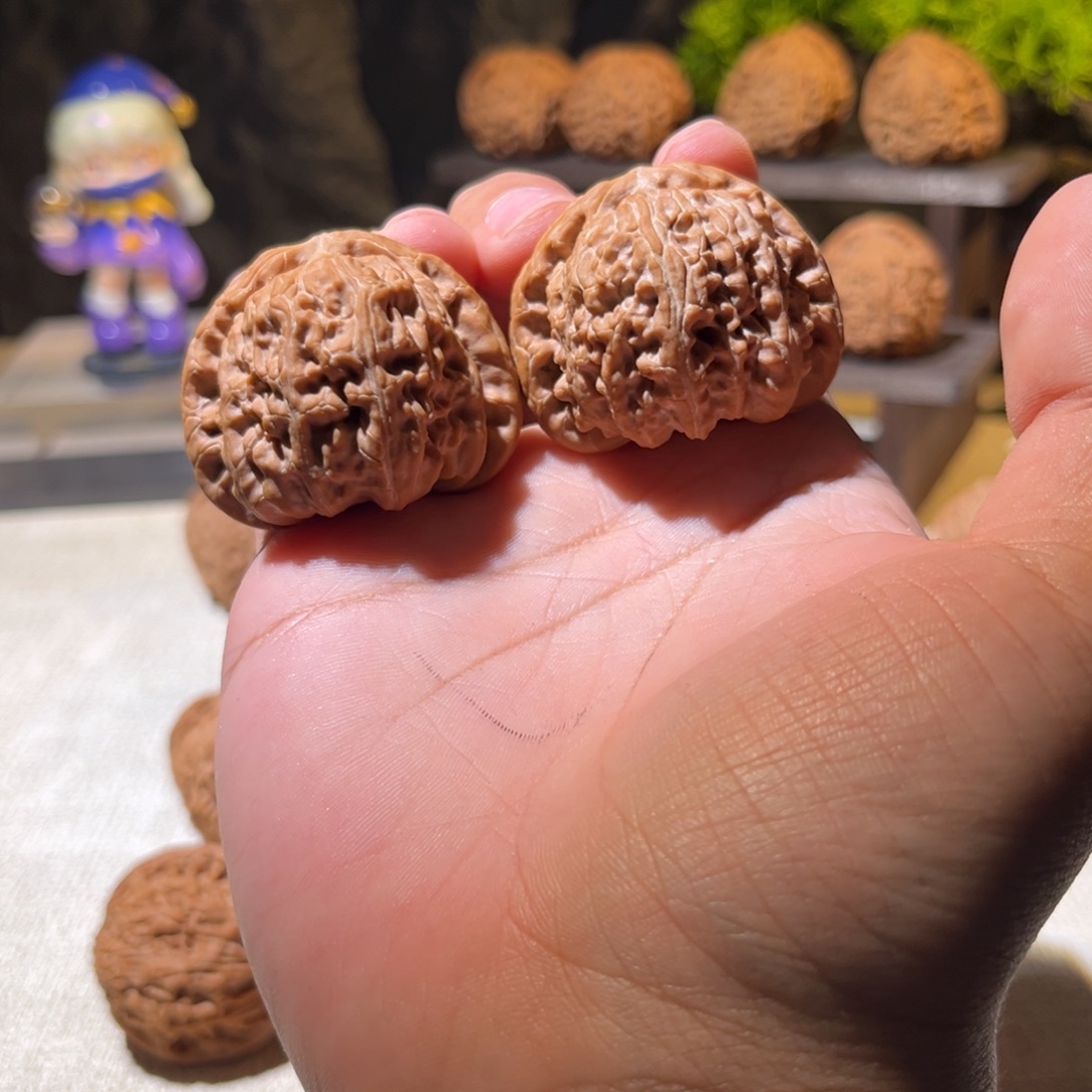 你***。文玩核桃吊坠白狮子