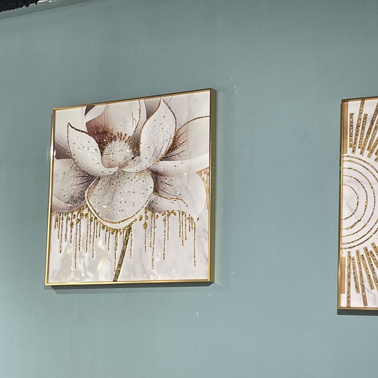 白色三件套 挂墙表