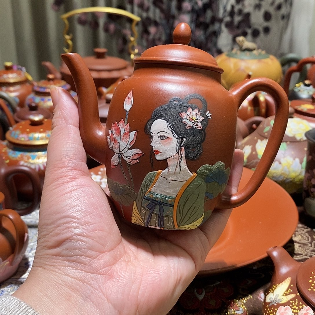 绿泥宜兴紫砂壶艺术