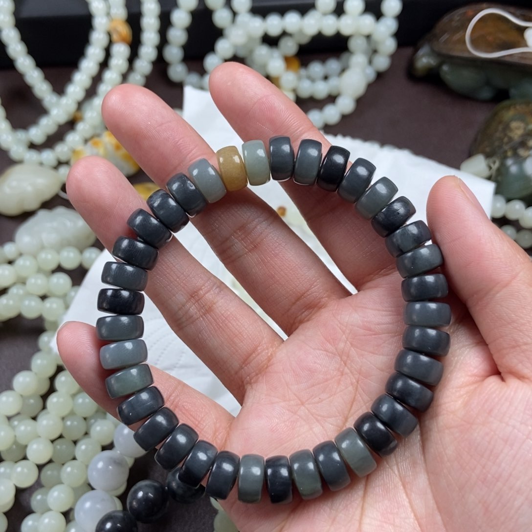 和田玉把件未镶嵌青花