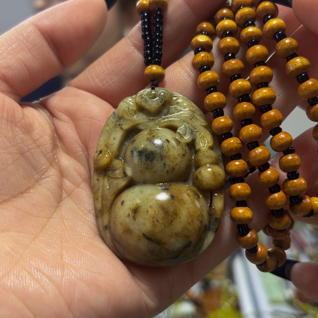 蛇纹石玉未镶嵌颈饰