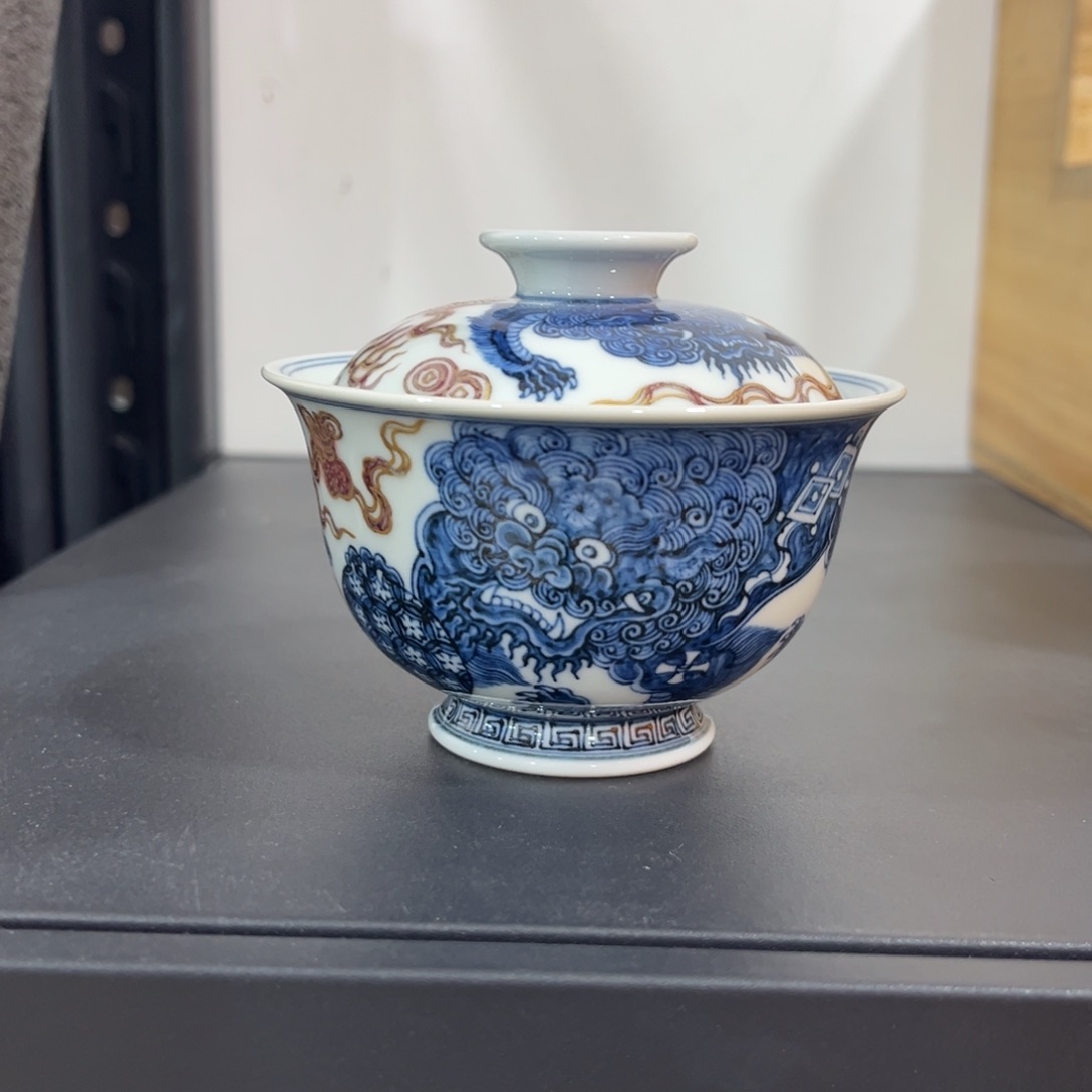 C**越描金青花釉里红二代狮子元宝盖碗