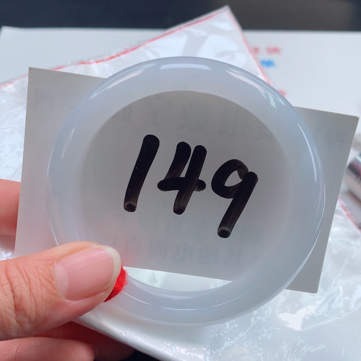 翡翠手镯未镶嵌冰