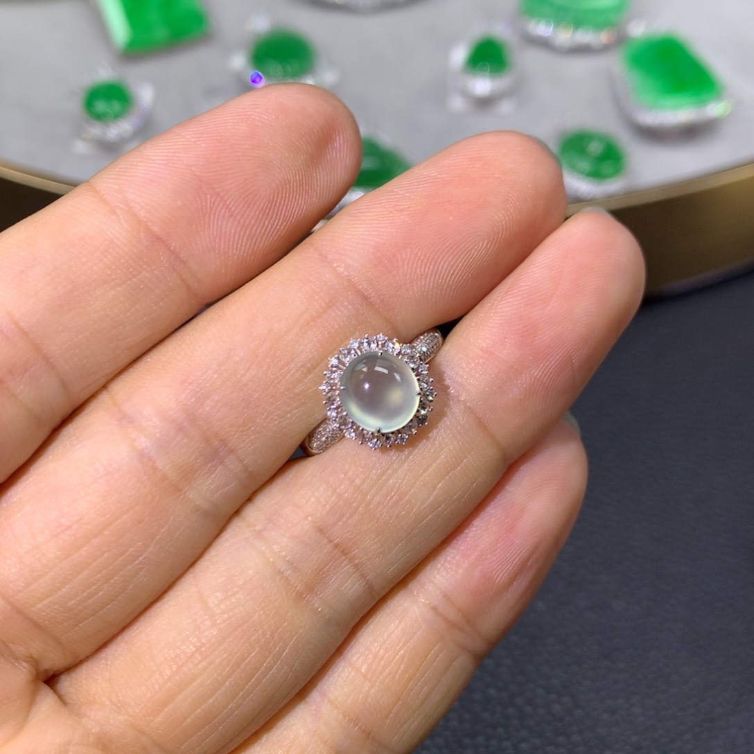 翡翠戒指18K金镶嵌翡翠