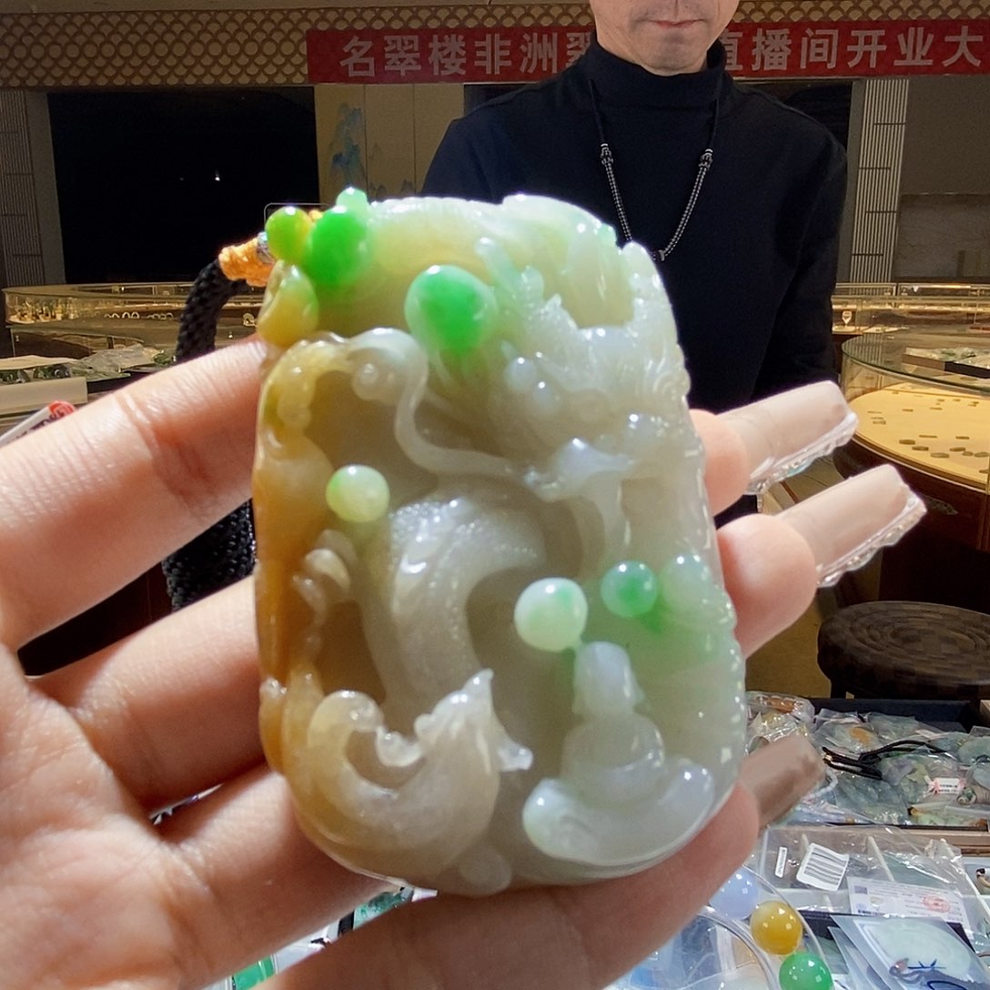 翡翠颈饰未镶嵌翡翠
