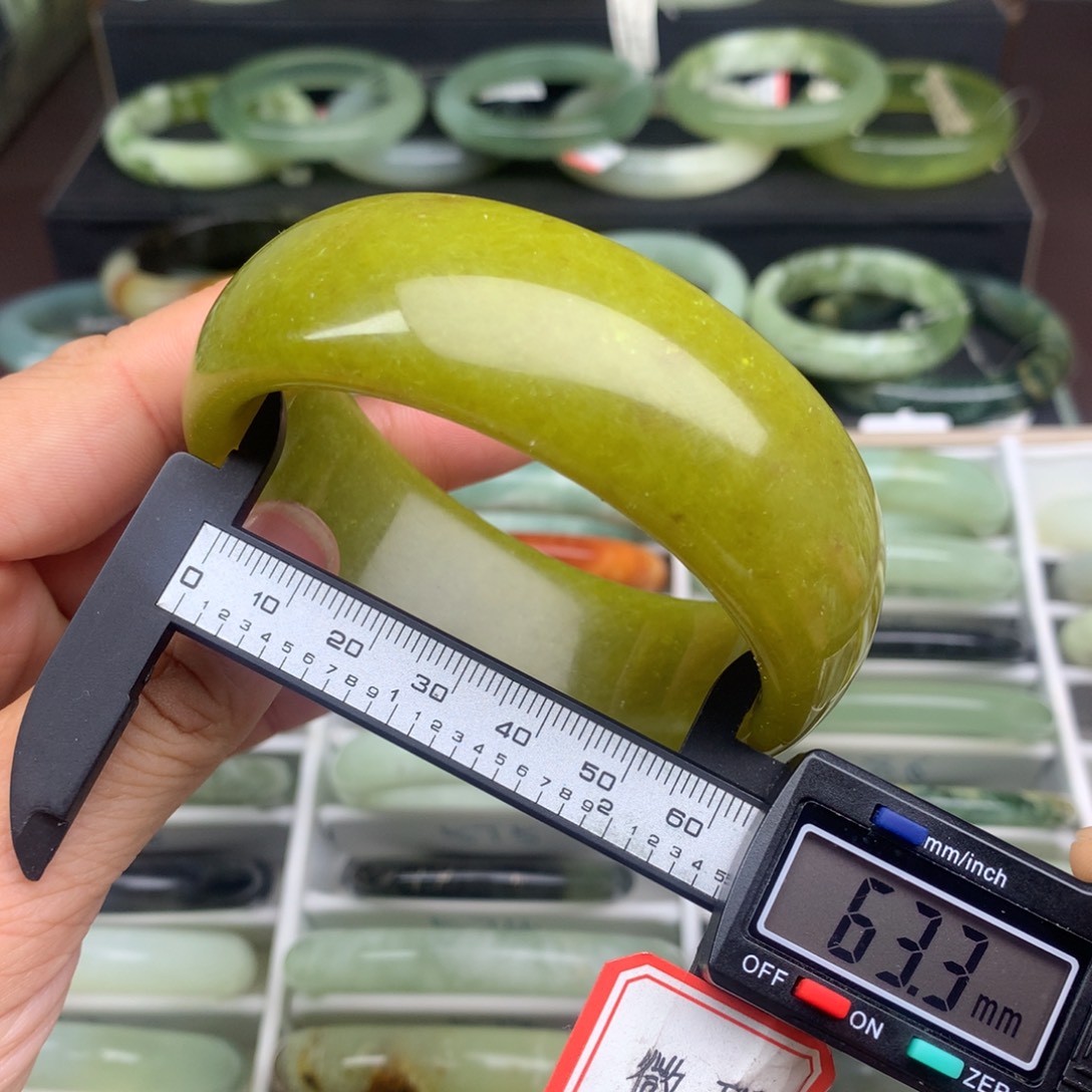 蛇纹石玉未镶嵌手镯581