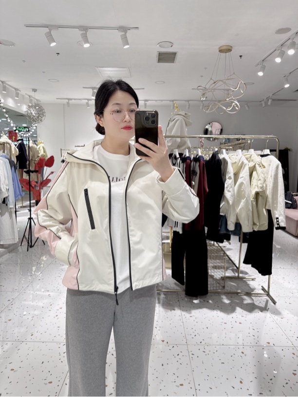 麦寻春季拉链圆领女宽松型长袖短外套梭织风衣外套户外休闲