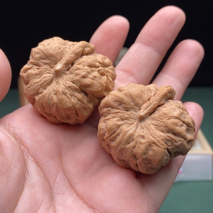 文玩核桃把件肚42尺全品蛤蟆头坦克