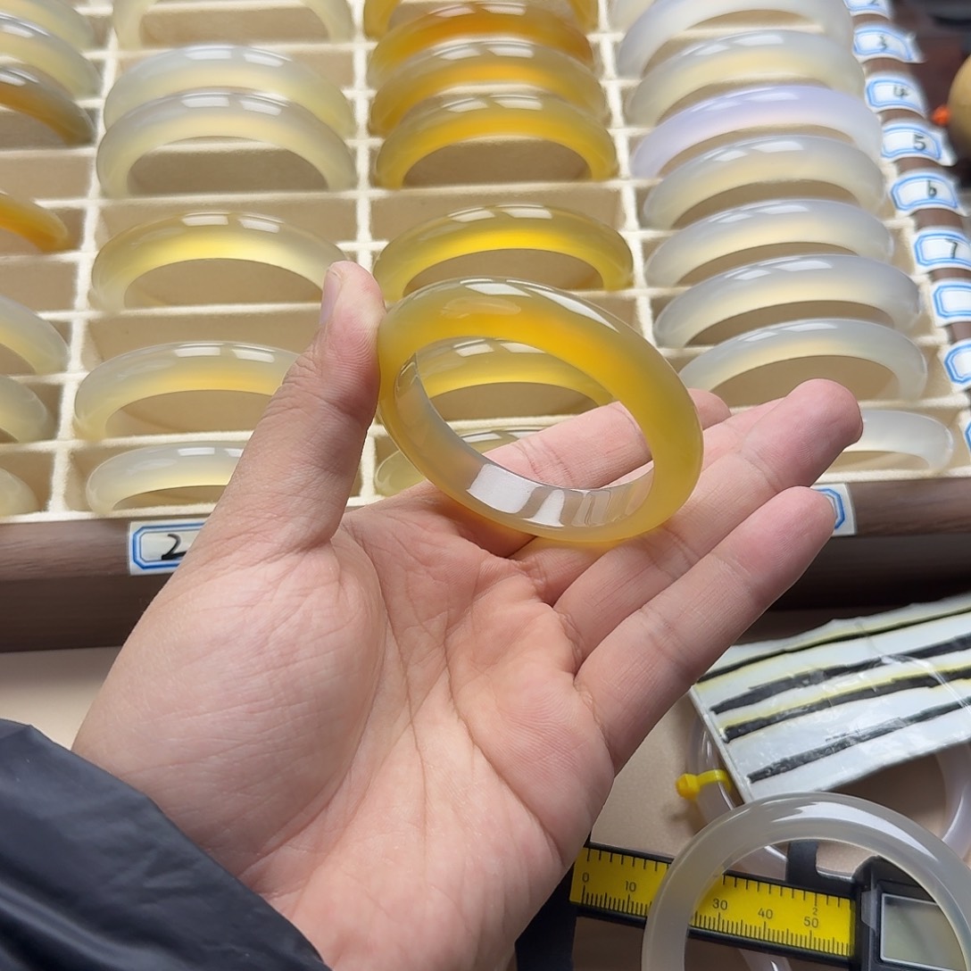 玛瑙/玉髓未镶嵌手镯52.7圈口