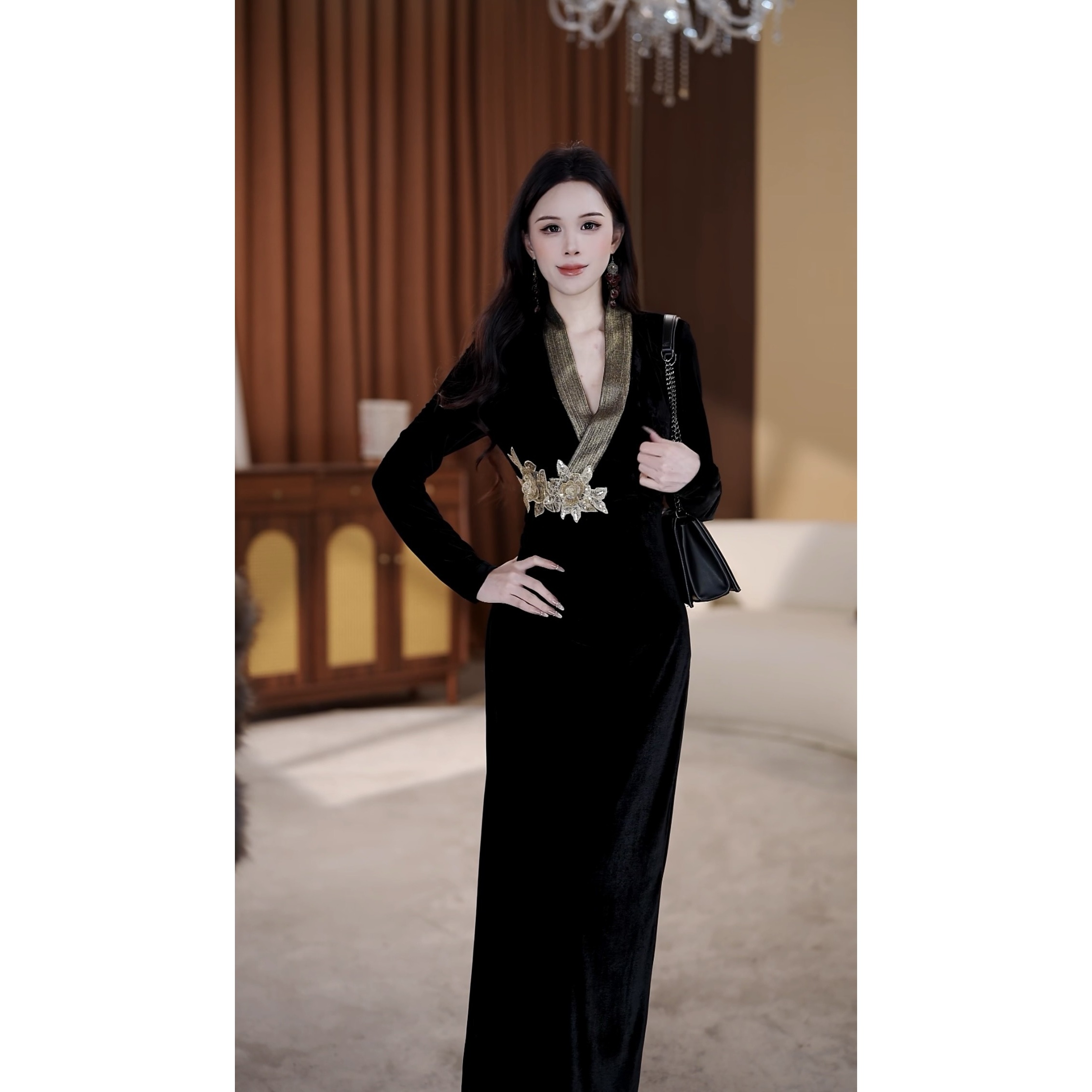 【诗音】黑金之欲秋冬款V领长袖立体花型显瘦长款连衣裙-YL60243