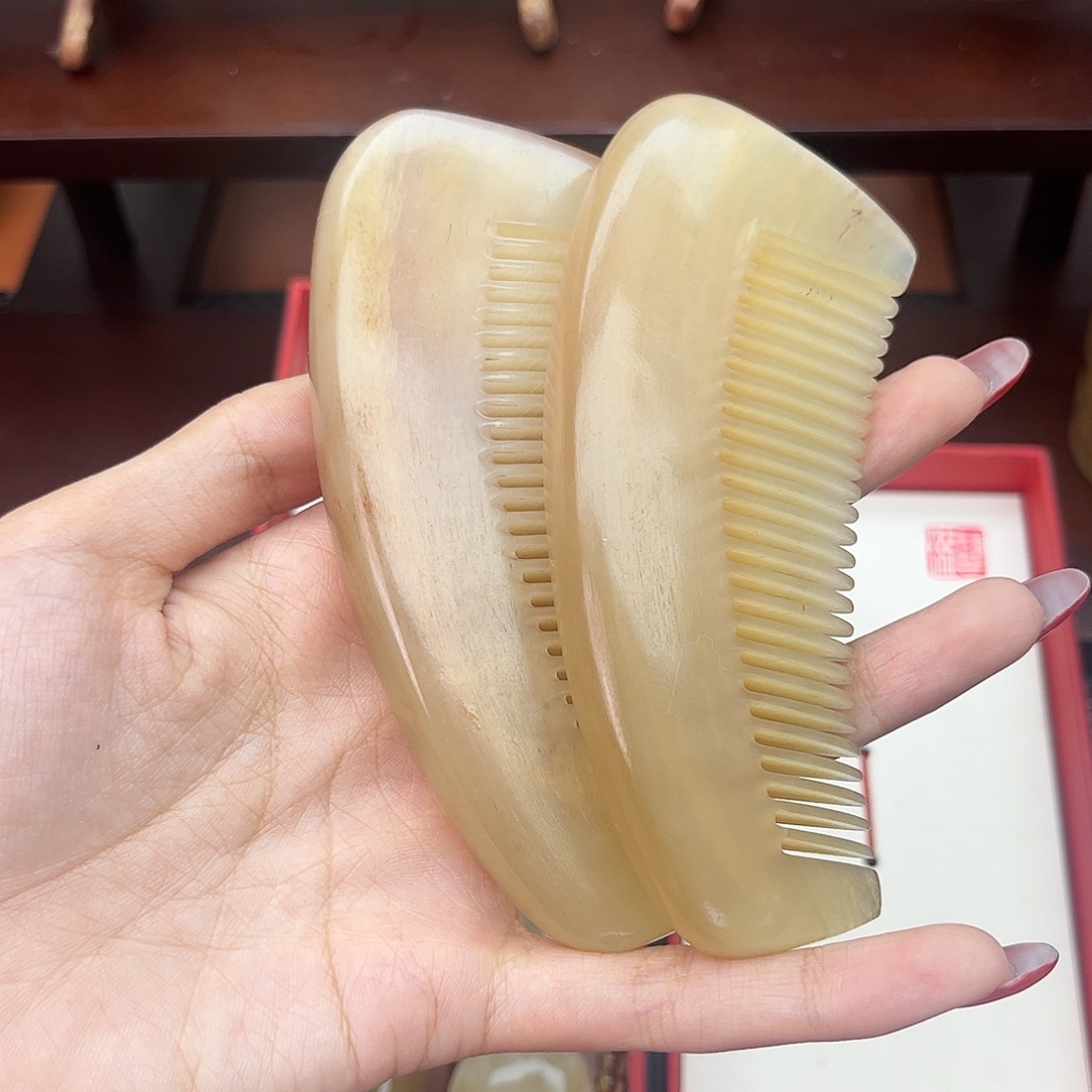 纯手工制作纯牛角梳子