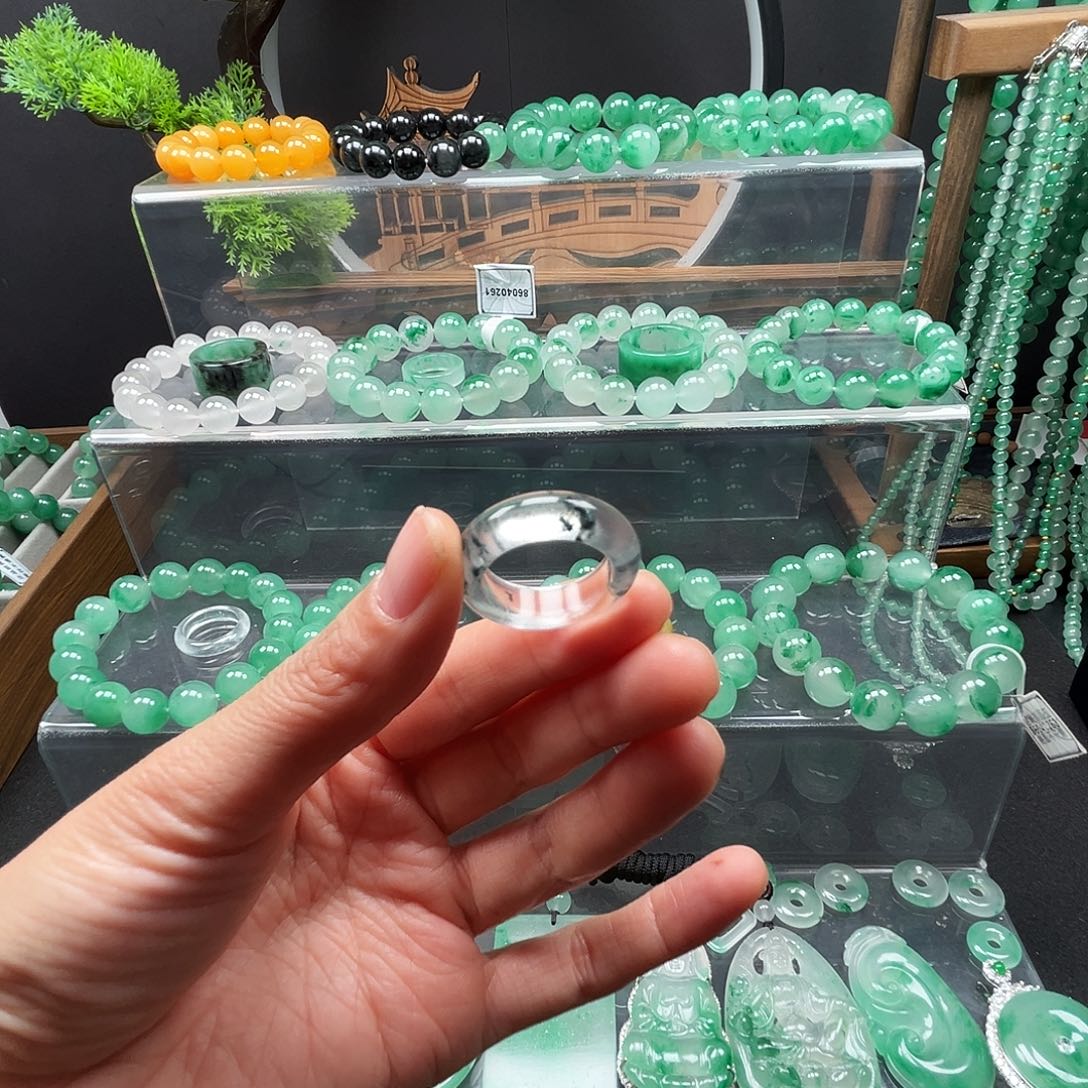 曙***光石英质玉（非洲翠）未镶嵌戒圈