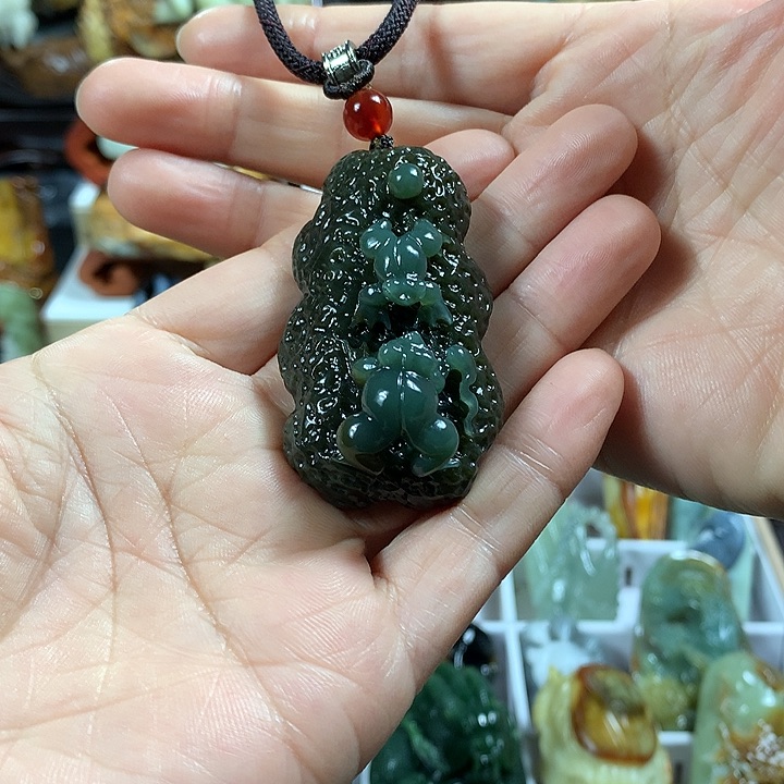 蛇纹石玉手把件未镶嵌行***闲