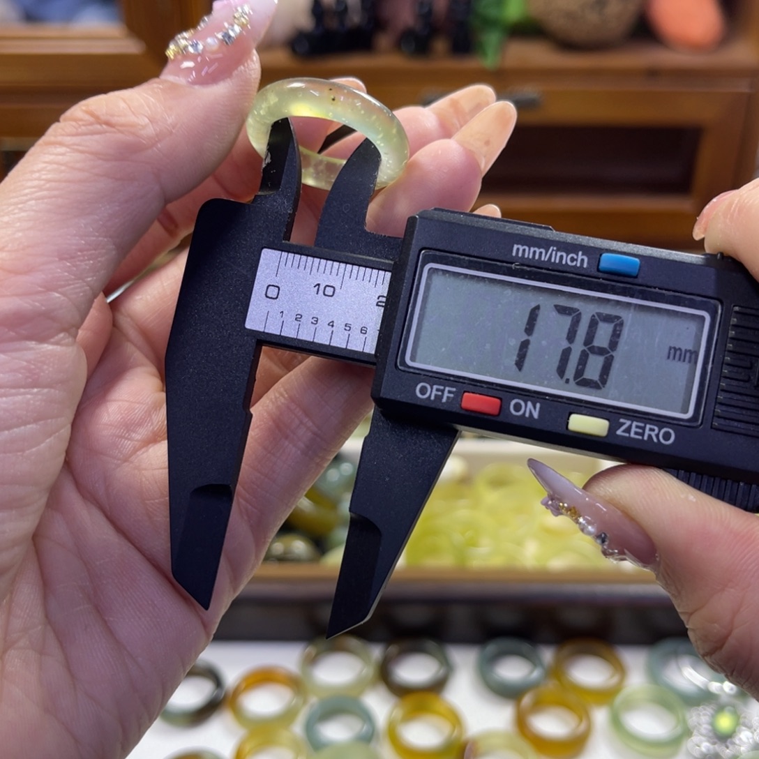 蛇纹石玉未镶嵌手镯43