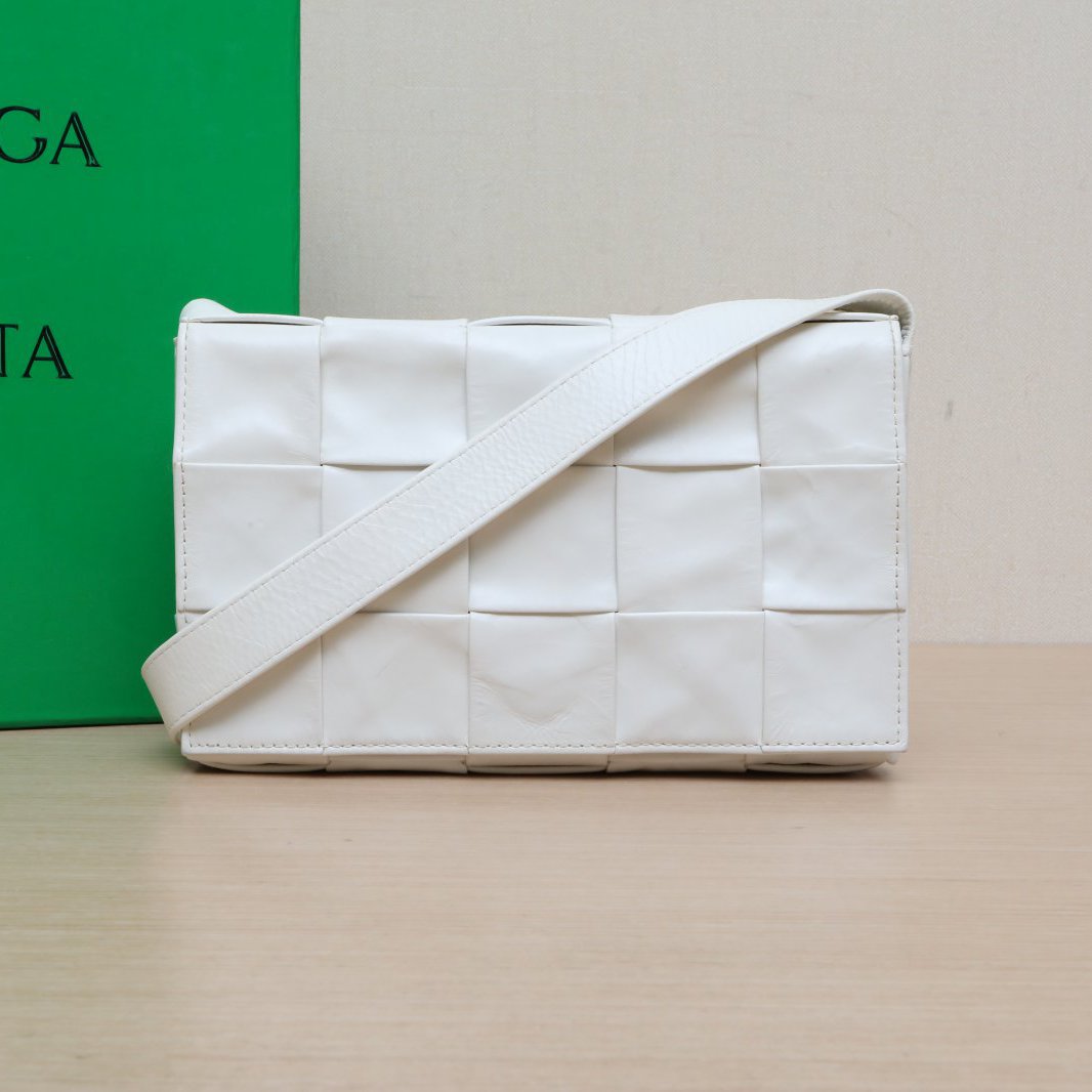 95新 BOTTEGA VENETA/葆蝶家 【双攀】Cassette 23 白色 377809