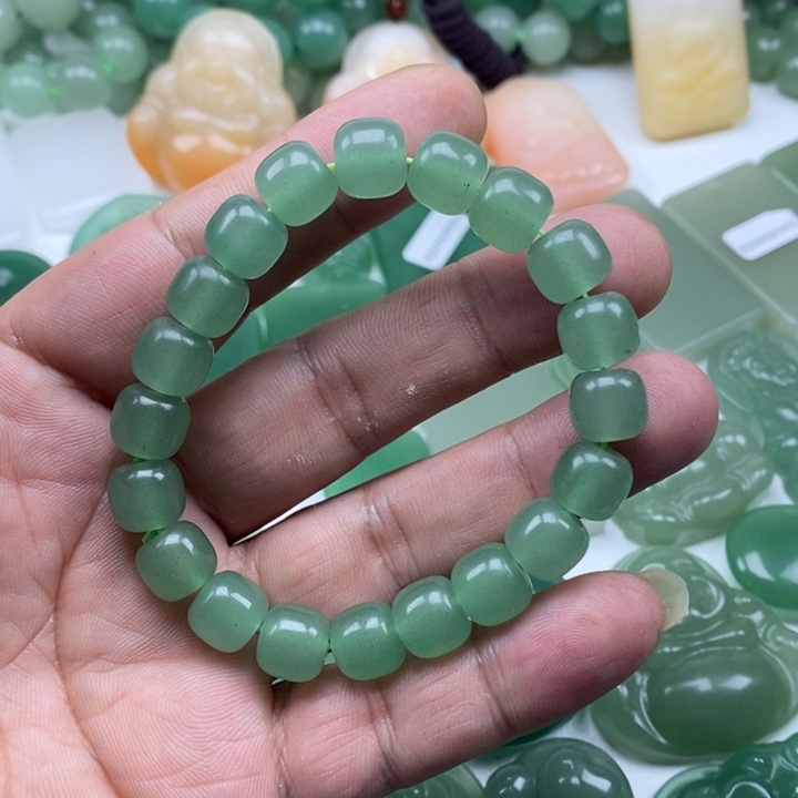 东陵石颈饰未镶嵌